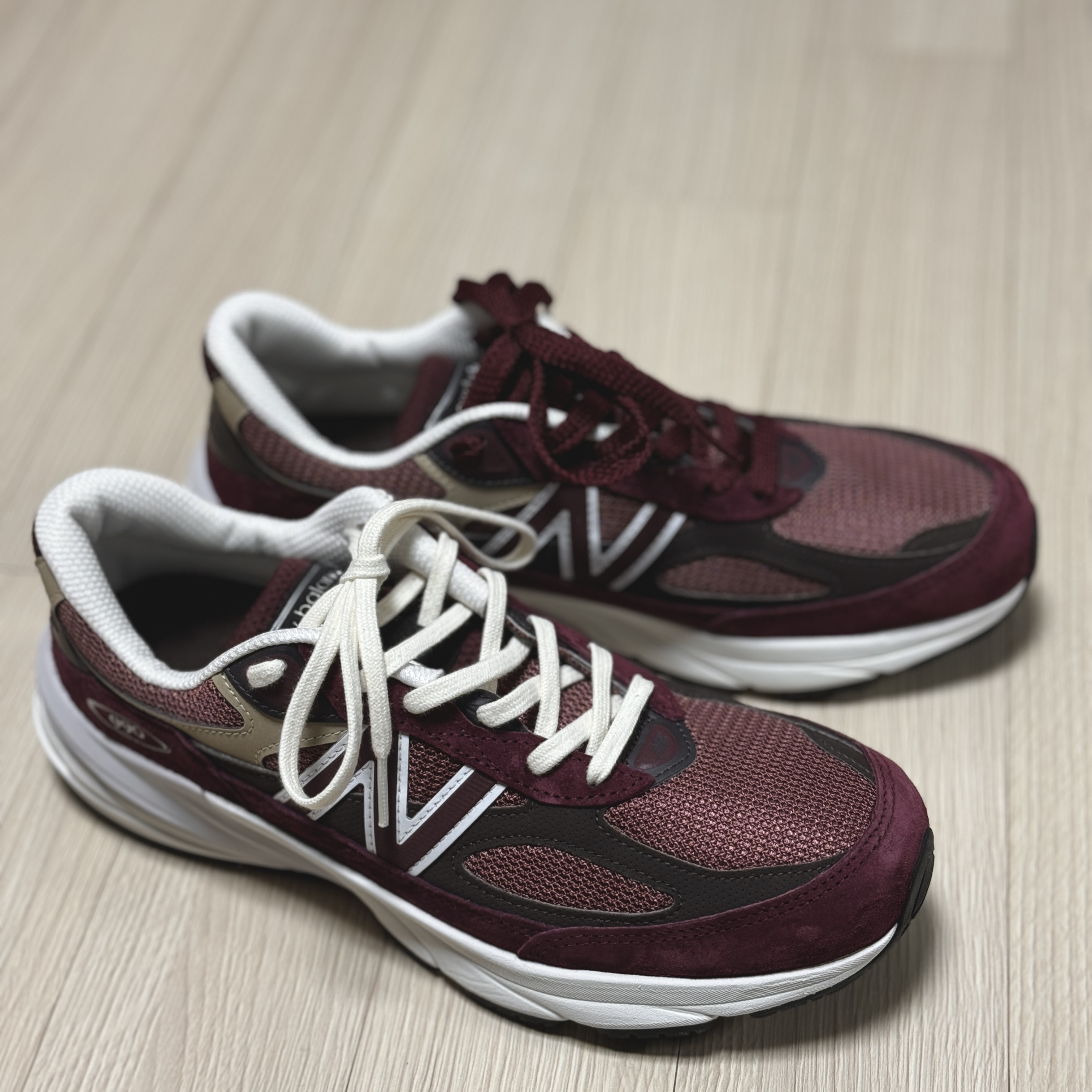 New Balance 990v6 Made in USA Burgundy Tan 착용 스타일 - 3