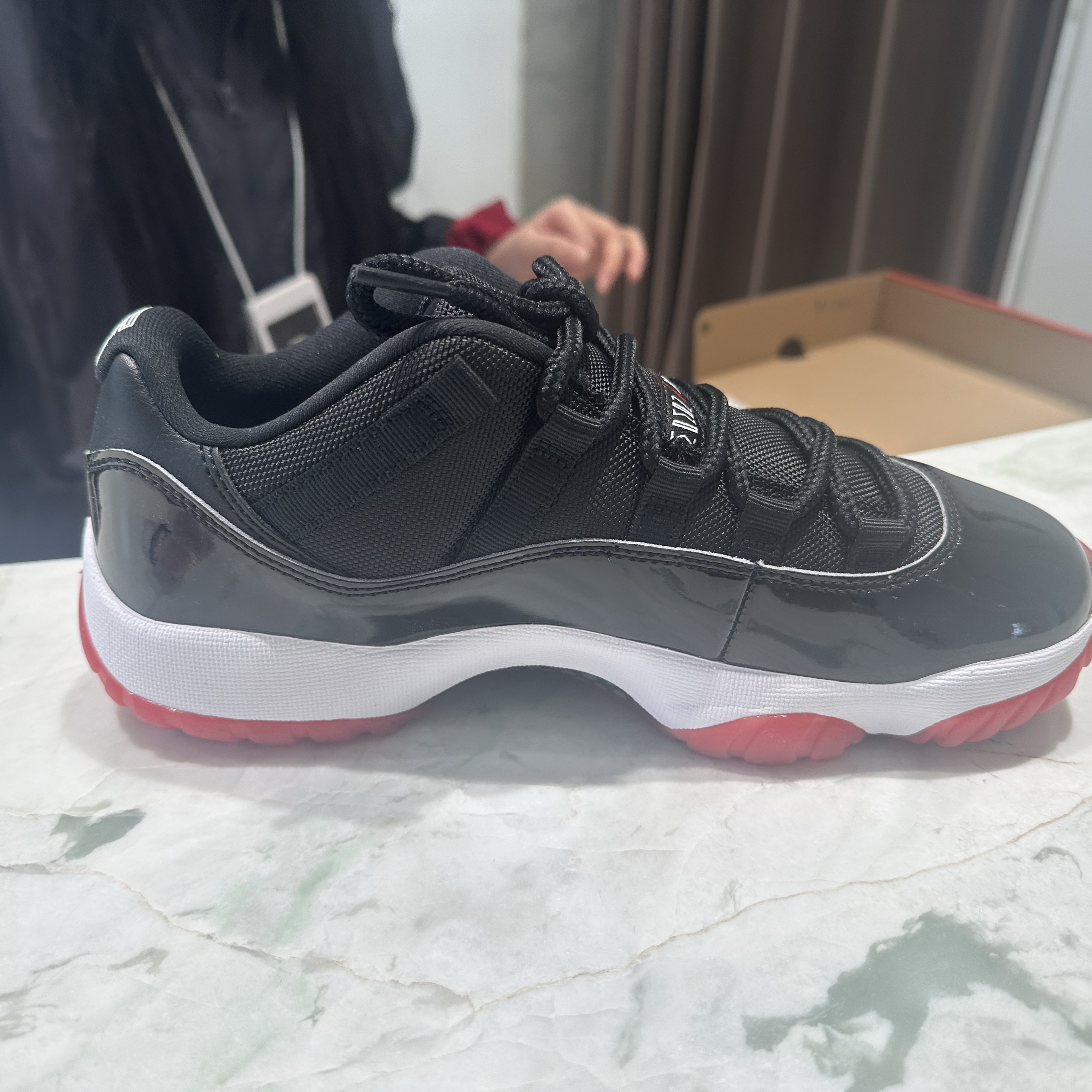 Jordan 11 Retro Low Bred 2025 착용 스타일 - 2