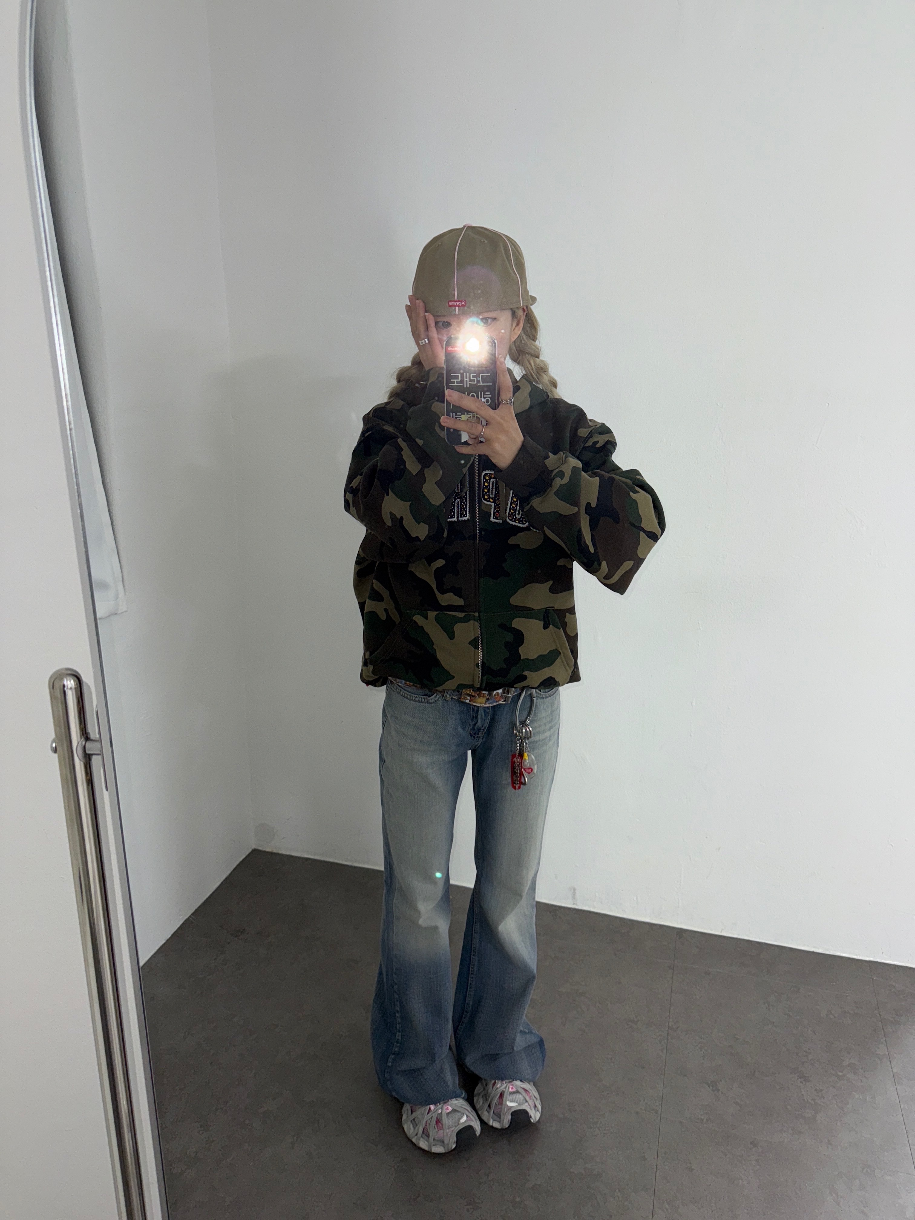 Supreme x B.B. Simon Zip Up Hooded Sweatshirt Woodland Camo - 25SS, Supreme Last Supper Leather Belt Multicolor - 25SS 착용 스타일