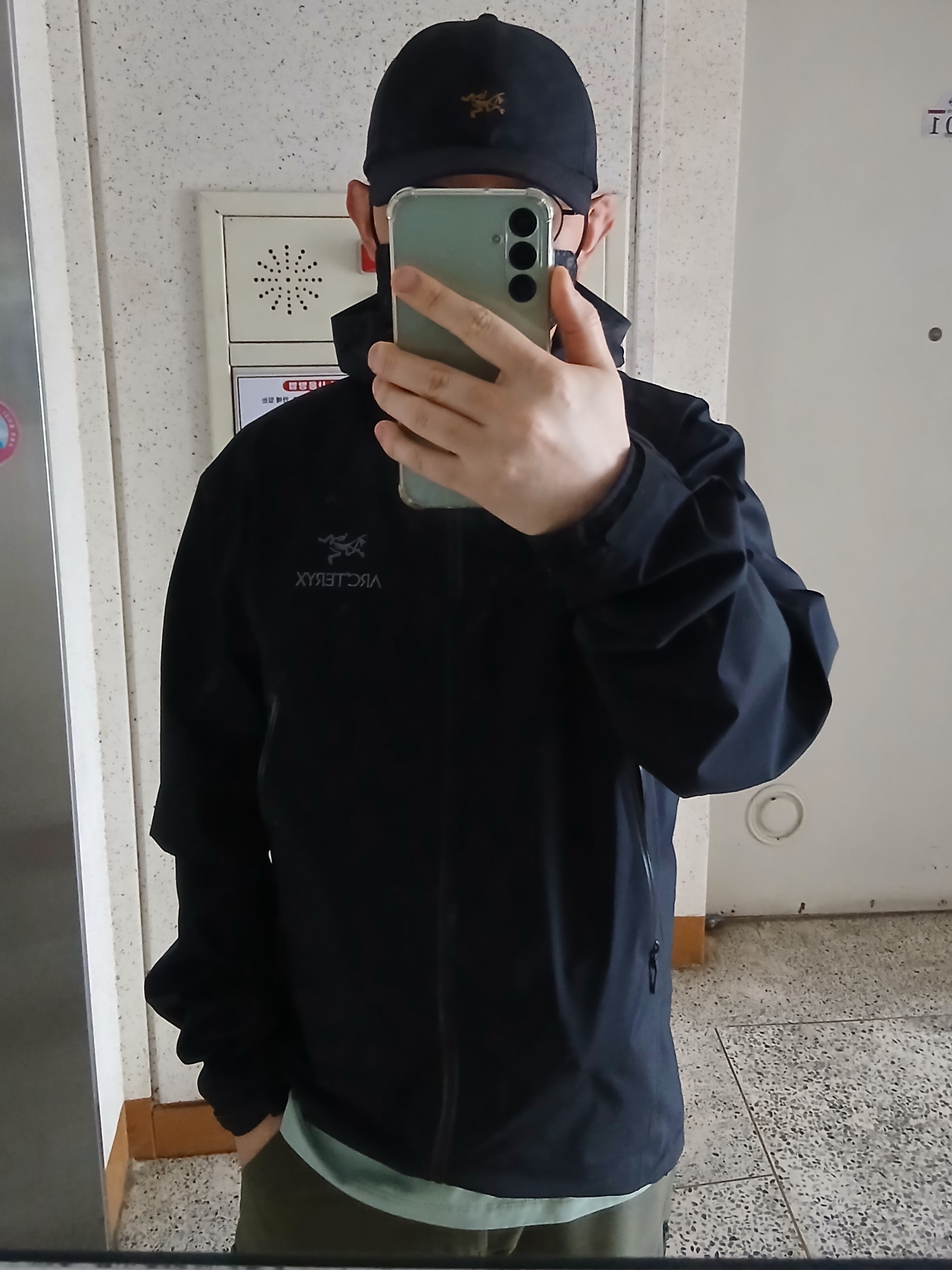 Arc'teryx Small Bird Cap Black, Arc'teryx Beta Jacket Black 착용 스타일 - 6