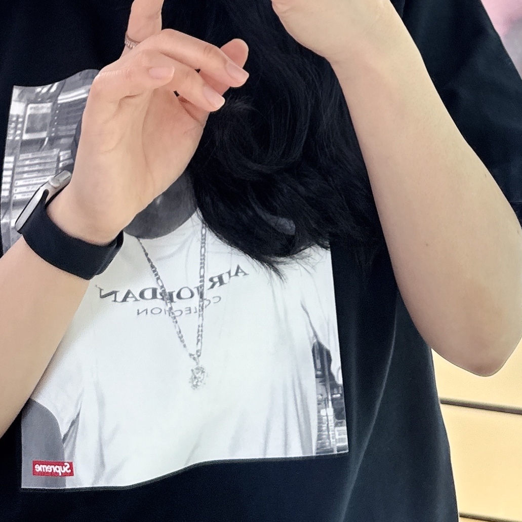 Supreme x Jordan Biggie S/S Top Black - 24FW, Monamhee x 10 Corso Como Bianco Keyring Black 착용 스타일 - 5