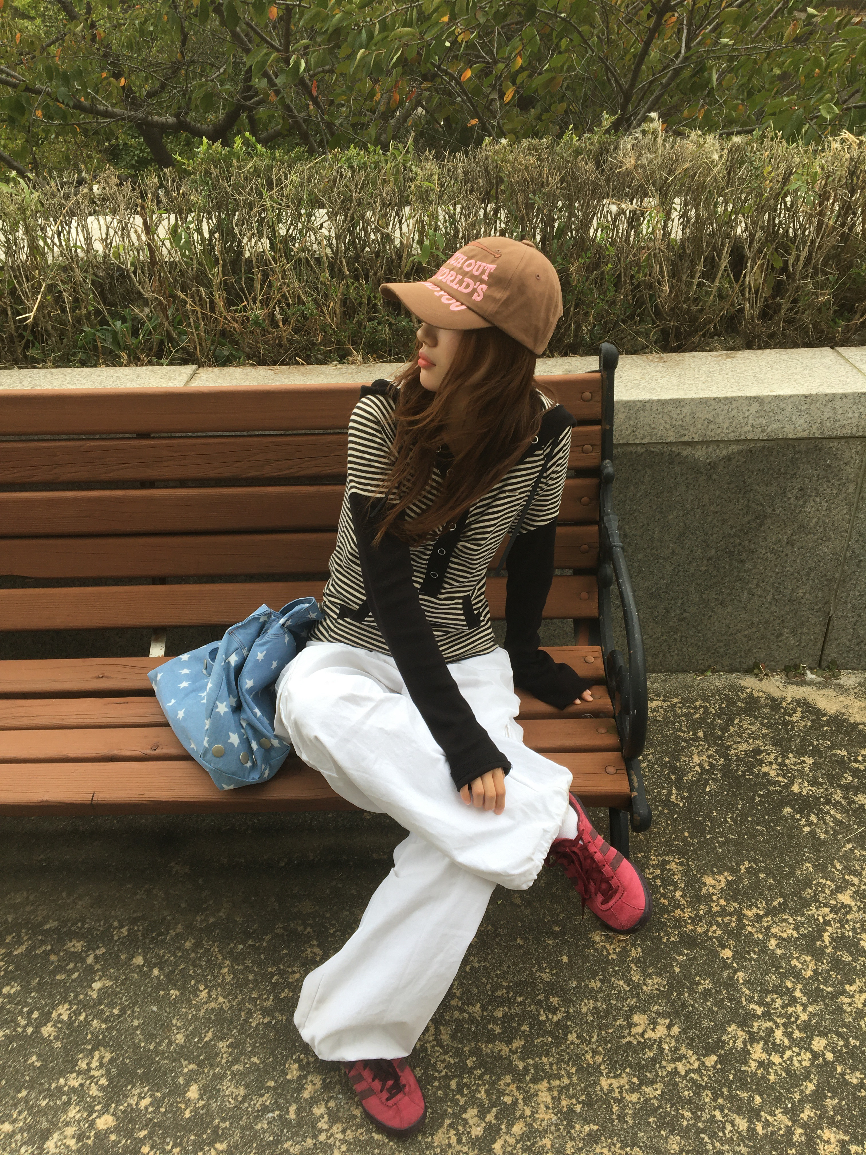 Adidas Tobacco Gruen Collegiate Burgundy 착용 스타일 - 2