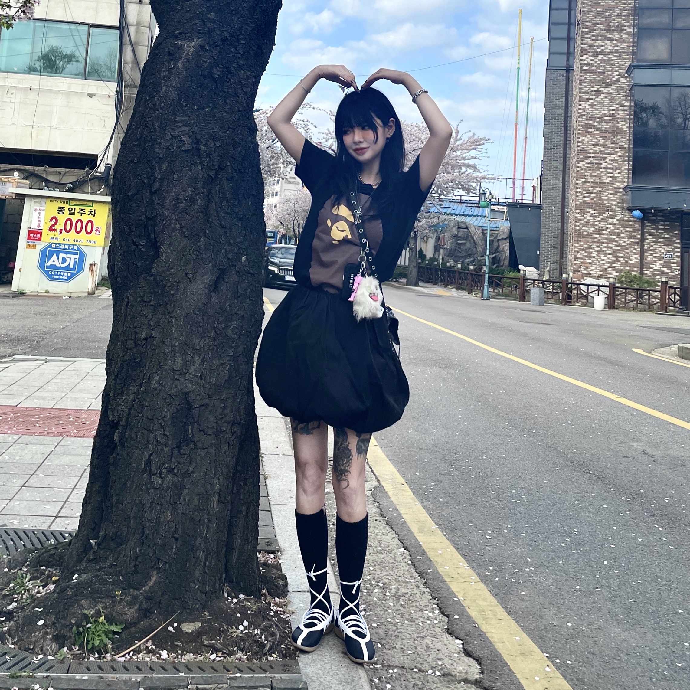 (W) Adidas Taekwondo Mei Core Black Cloud White, Human Made Heart Carabiner Silver 착용 스타일