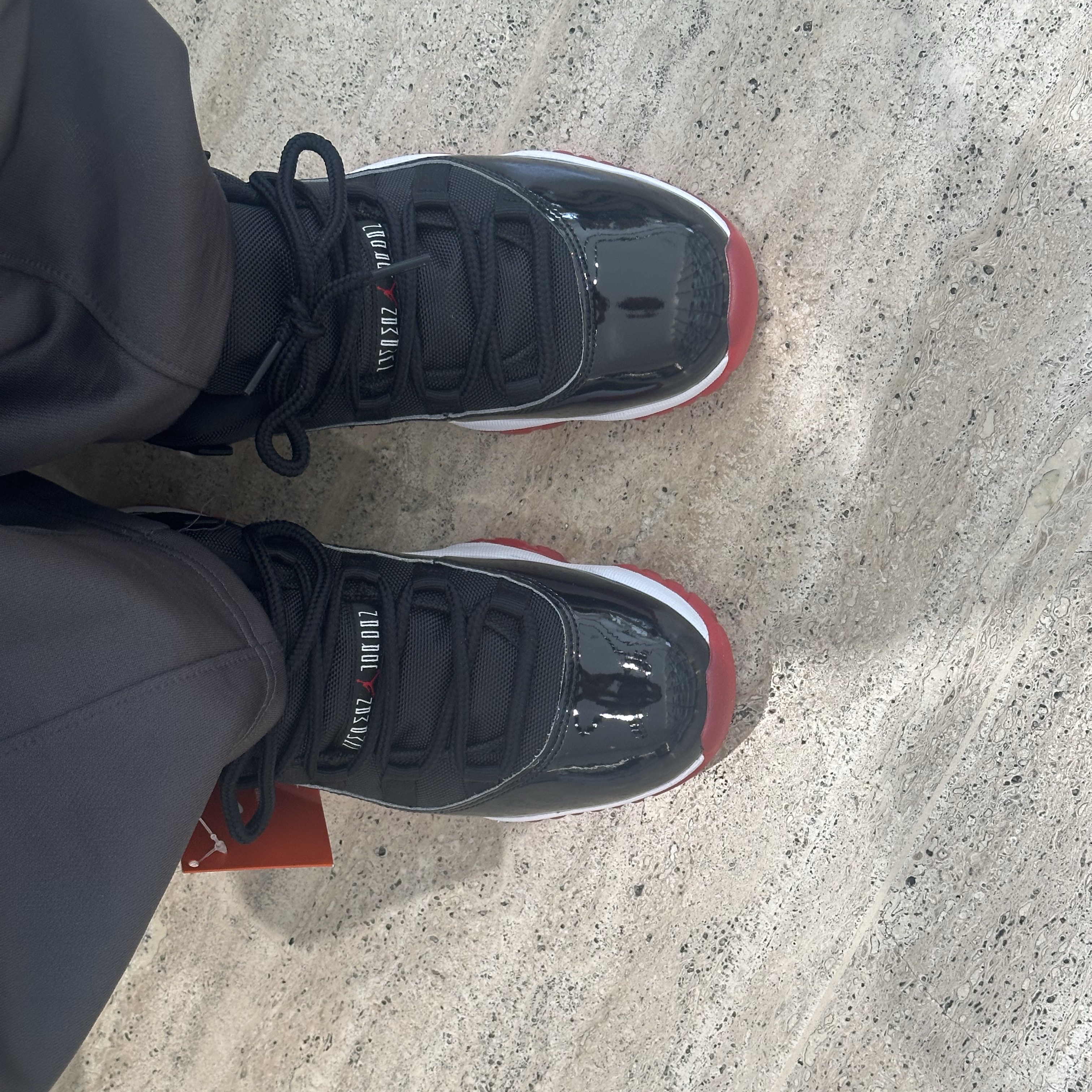 Jordan 11 Retro Low Bred 2025 착용 스타일 - 1
