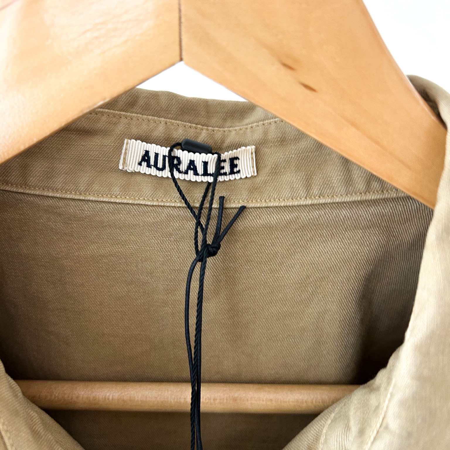 Auralee Product Dyed Finx Gabardine Swing Top Dyed Beige 착용 스타일 - 3