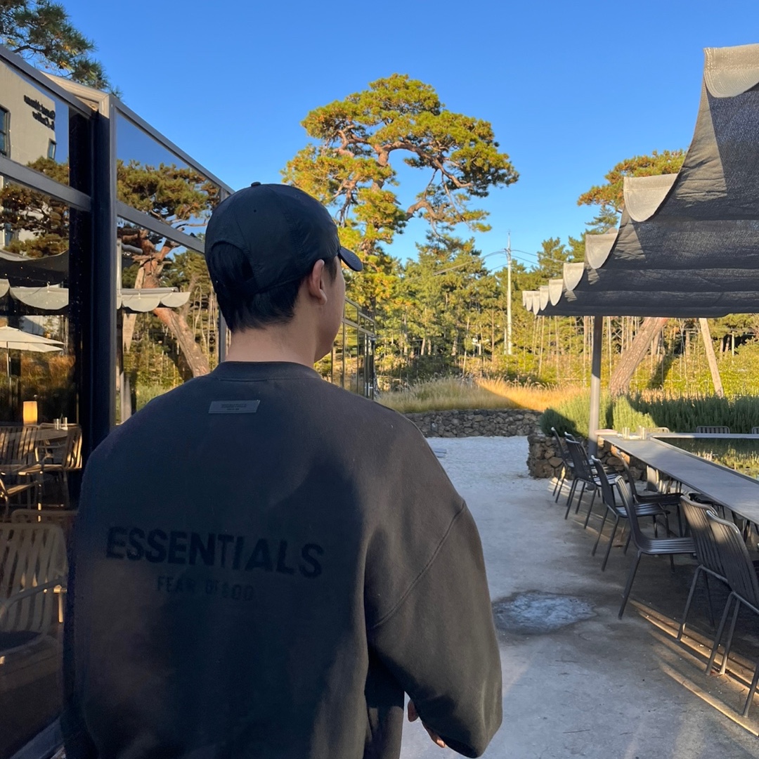 Essentials The Core Collection Crewneck Sweatshirt Stretch Limo, Hoka Bondi 8 Black - Wide 착용 스타일 - 1
