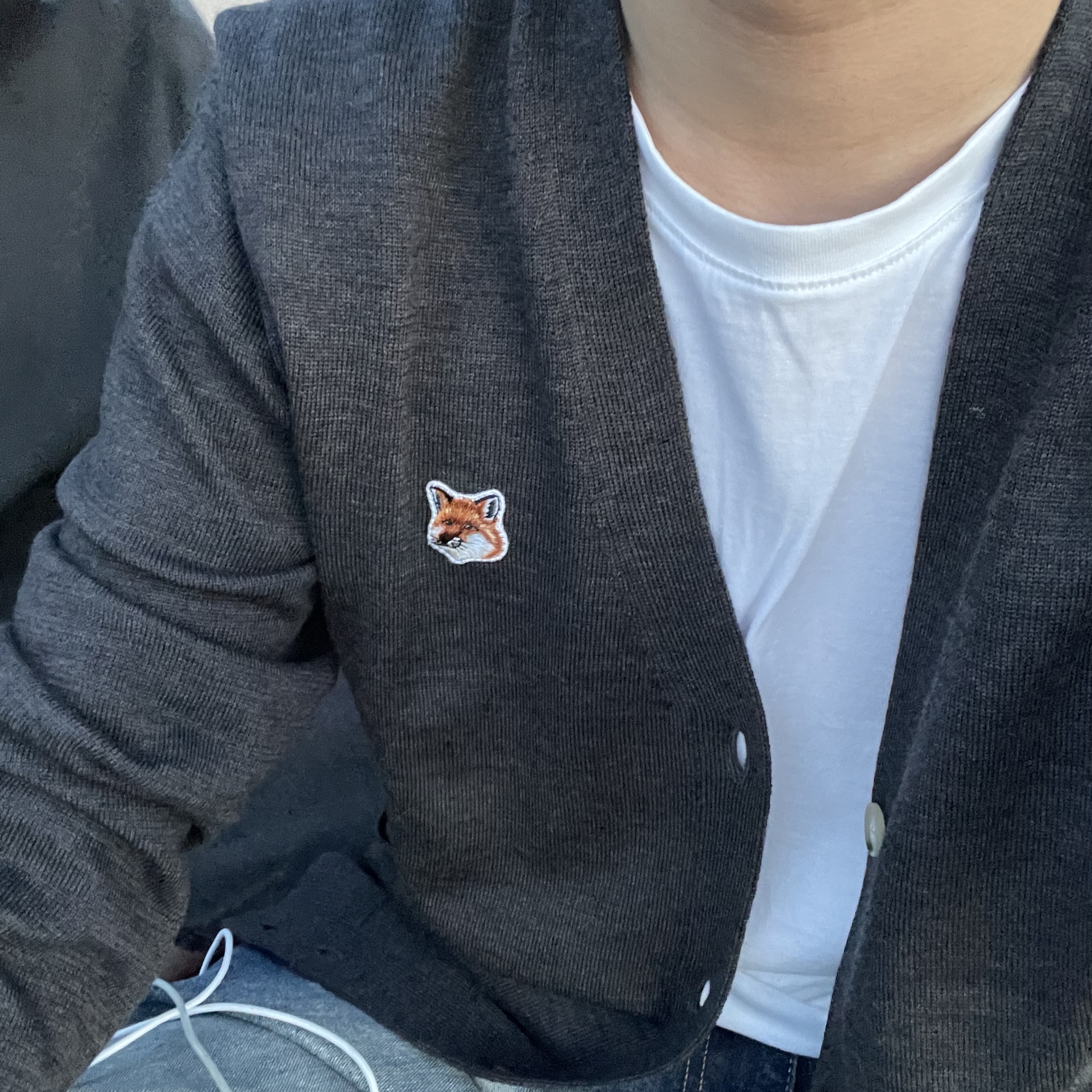 Maison Kitsune Fox Head Patch Classic Cardigan Anthracite Melange 착용 스타일