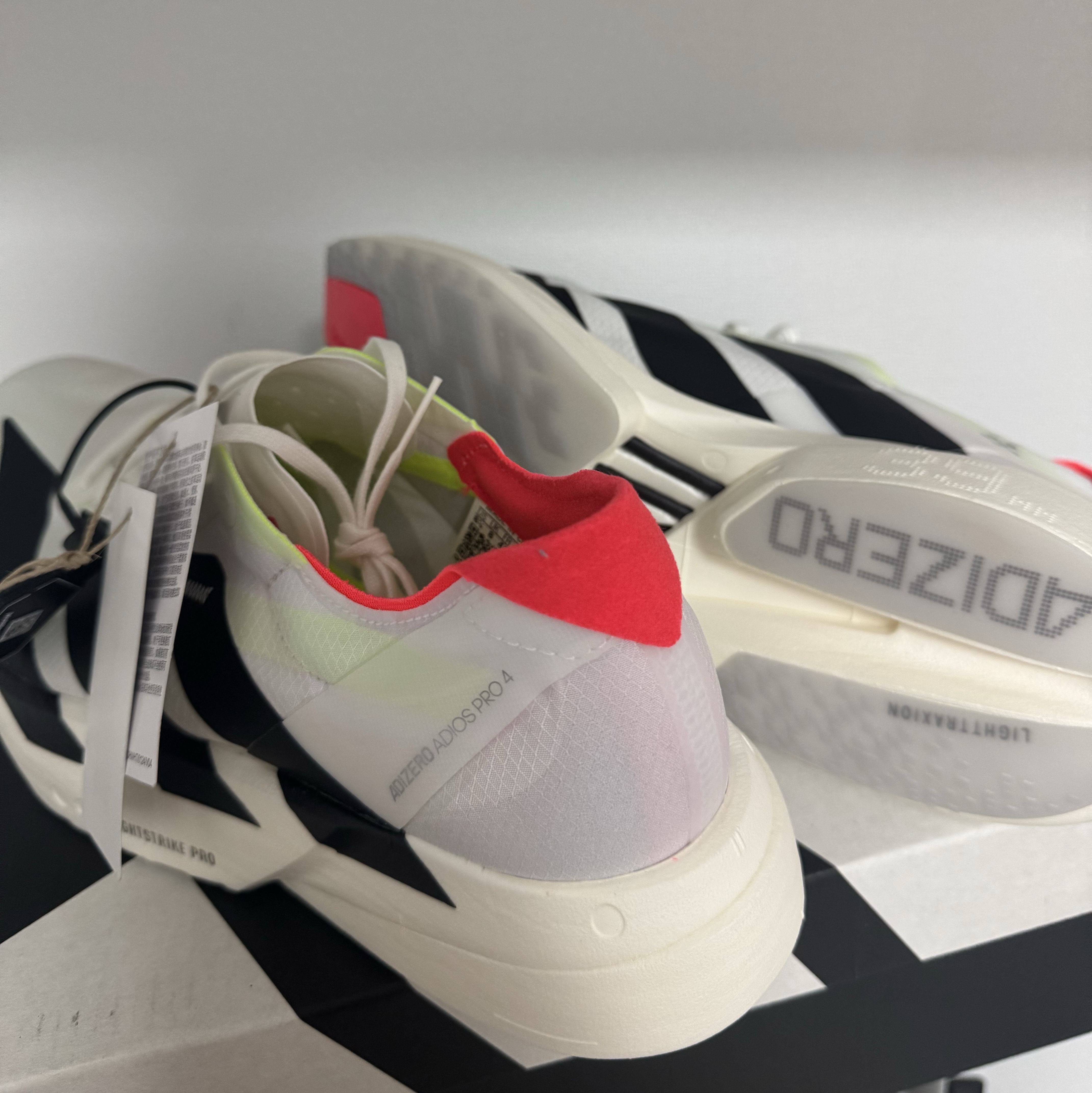 Adidas Adizero Adios Pro 4 Cloud White Core Black 착용 스타일