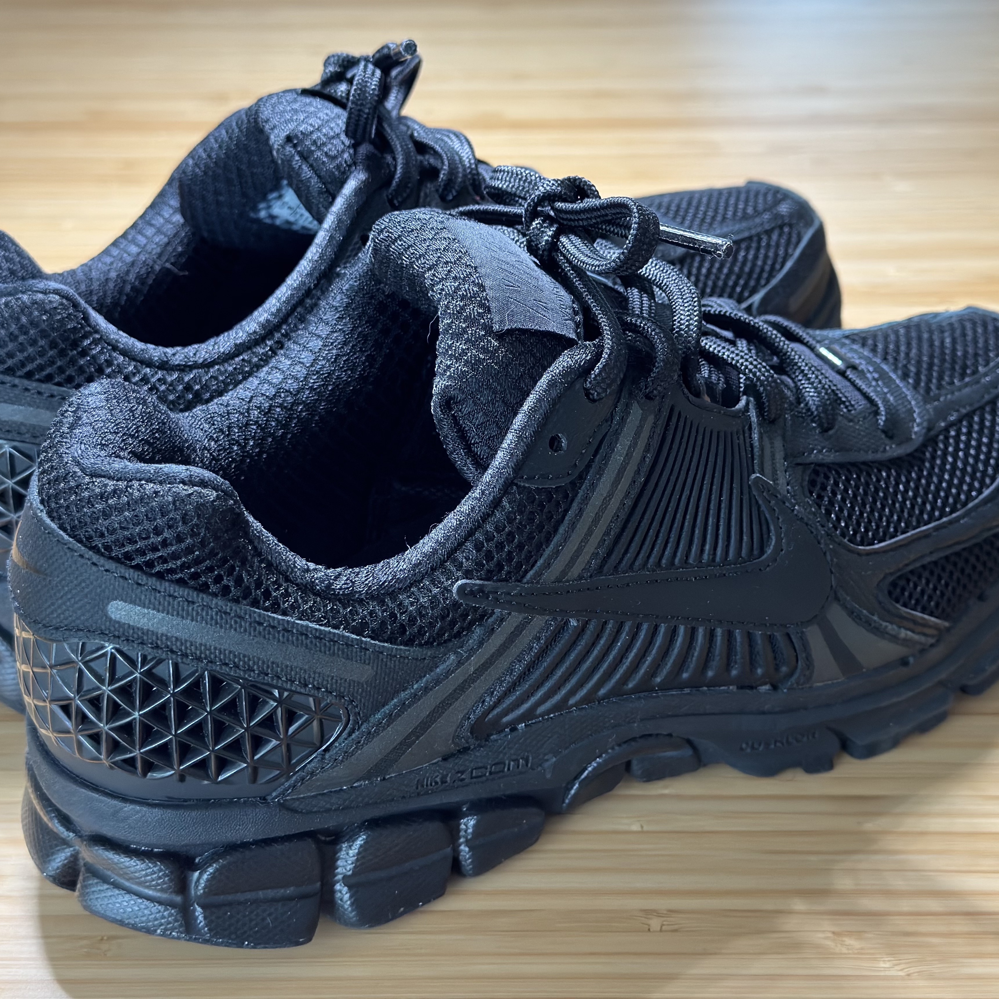 Nike Zoom Vomero 5 SP Black 착용 스타일 - 4
