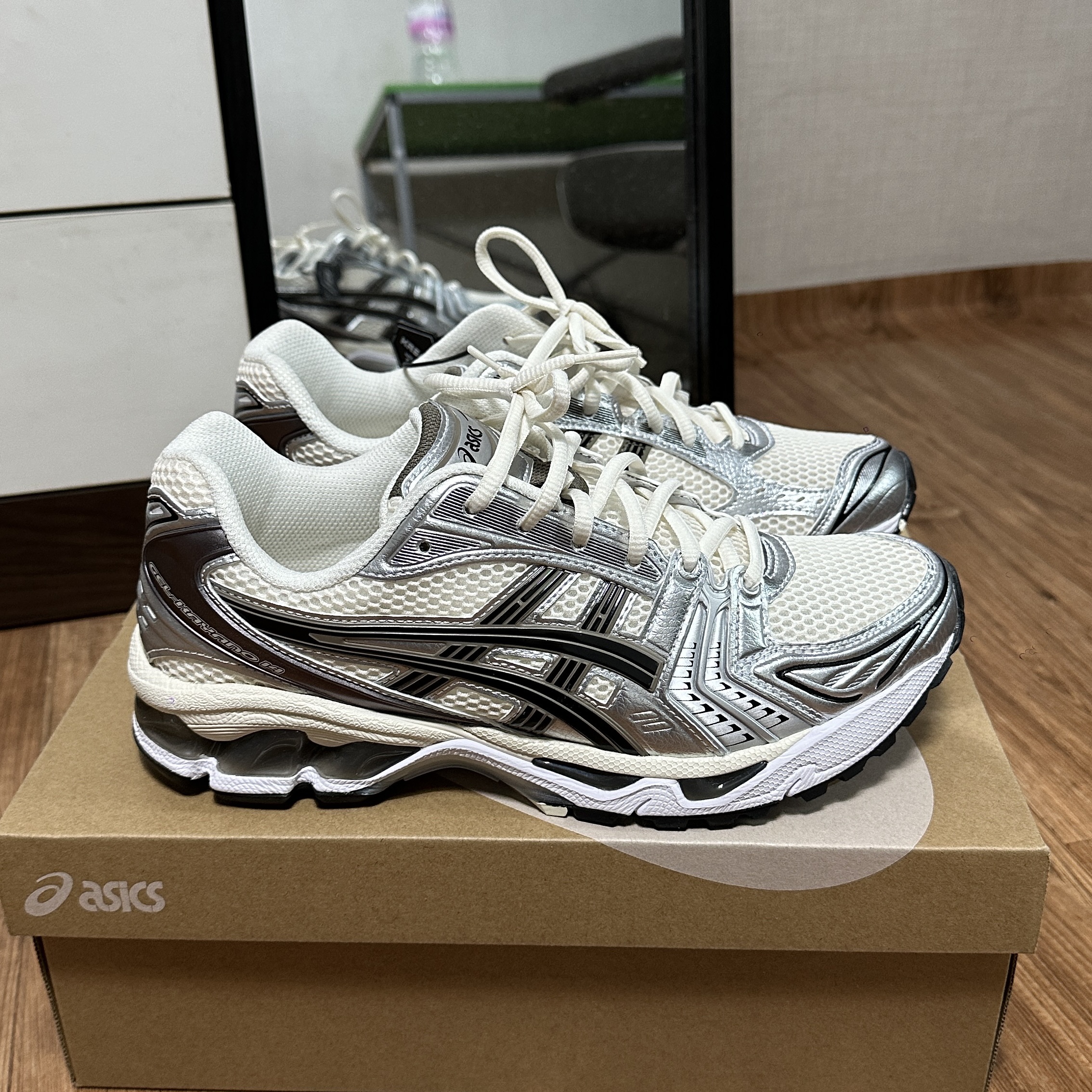 Asics Gel-Kayano 14 Cream Black 착용 스타일 - 3