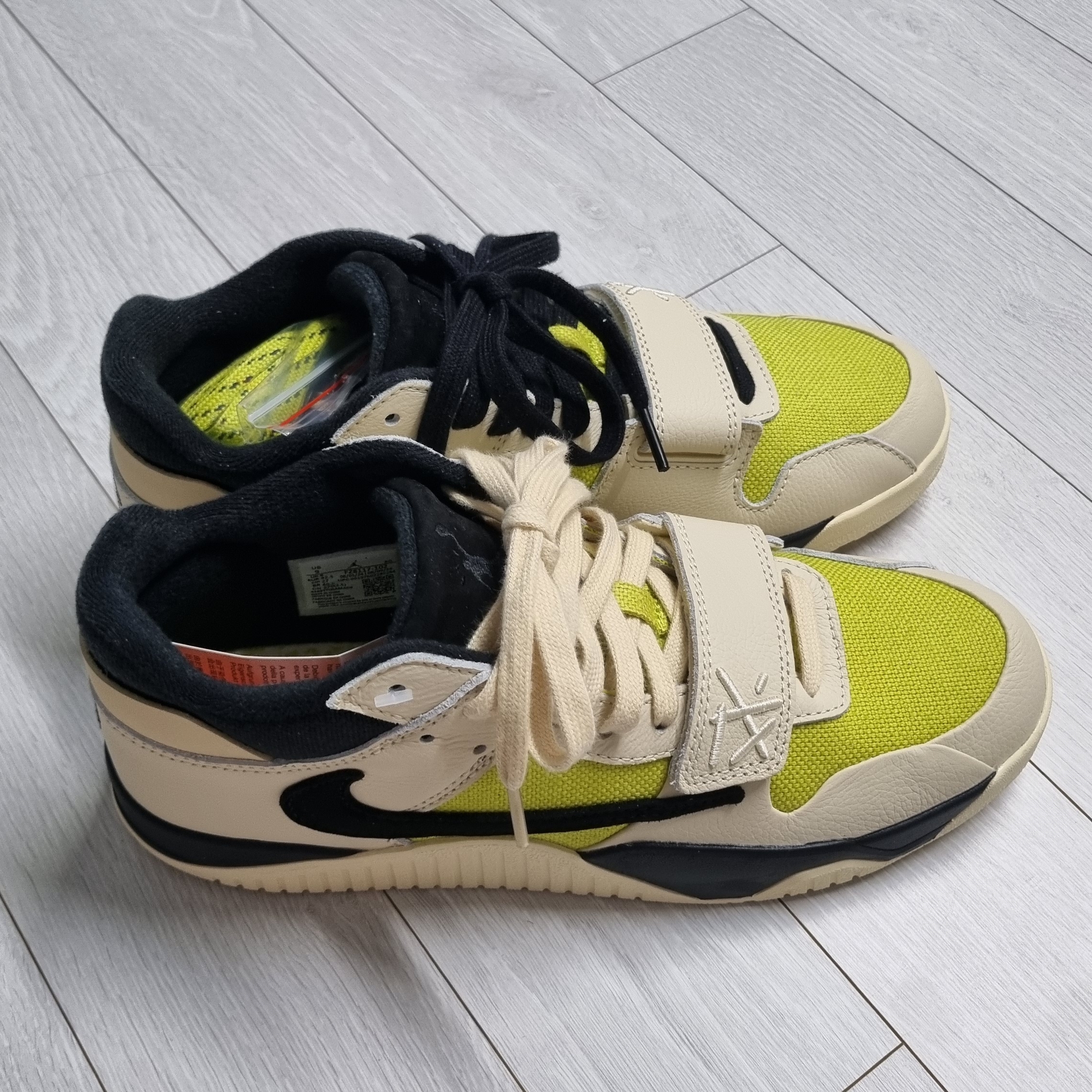 Jordan x Travis Scott Jumpman Jack TR Bright Cactus 착용 스타일 - 2