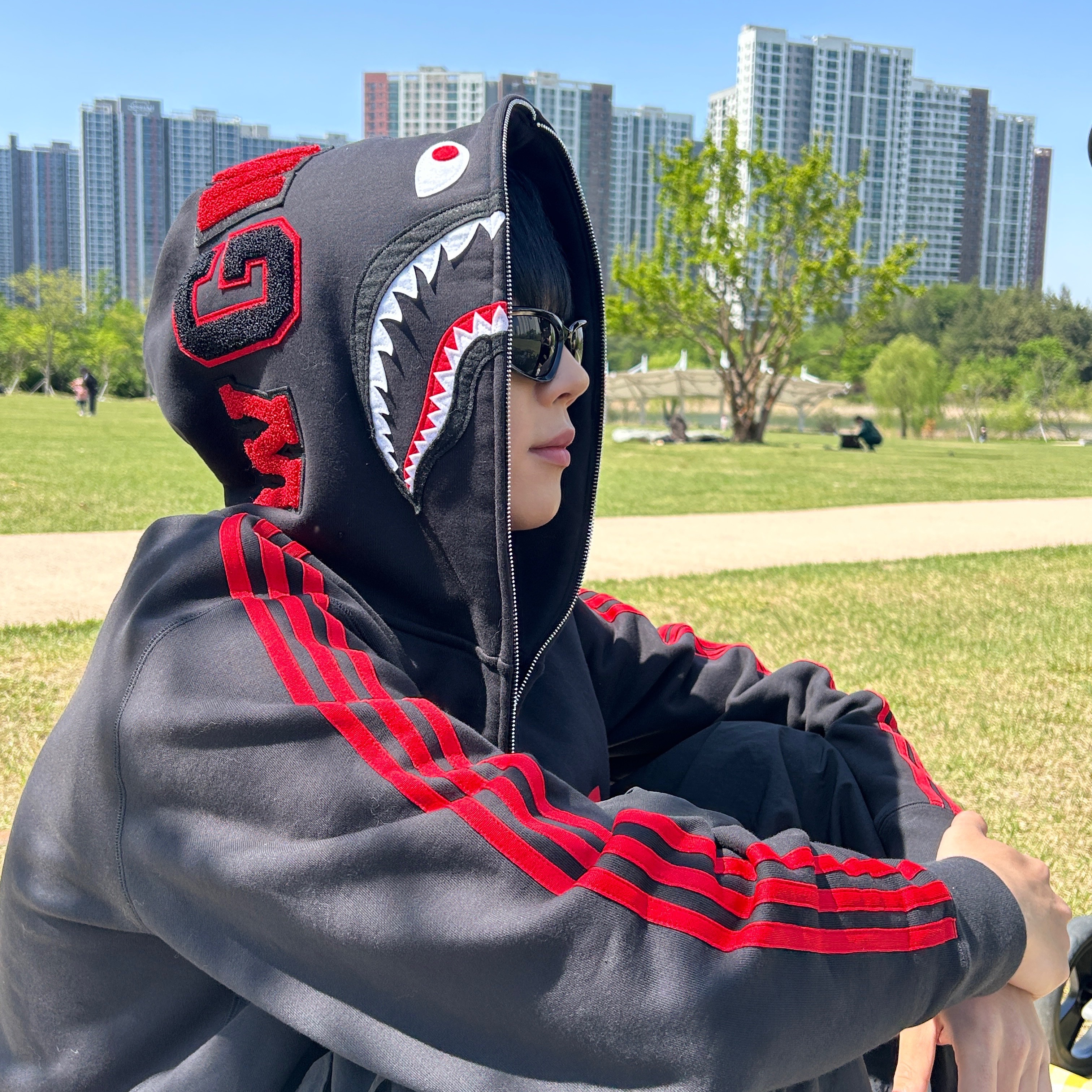 Adidas x BAPE Ultimate Shark Hoodie Black - KR Sizing, Maison Mihara Yasuhiro Blakey OG Sole Canvas Low-top Sneakers Black White 착용 스타일 - 1