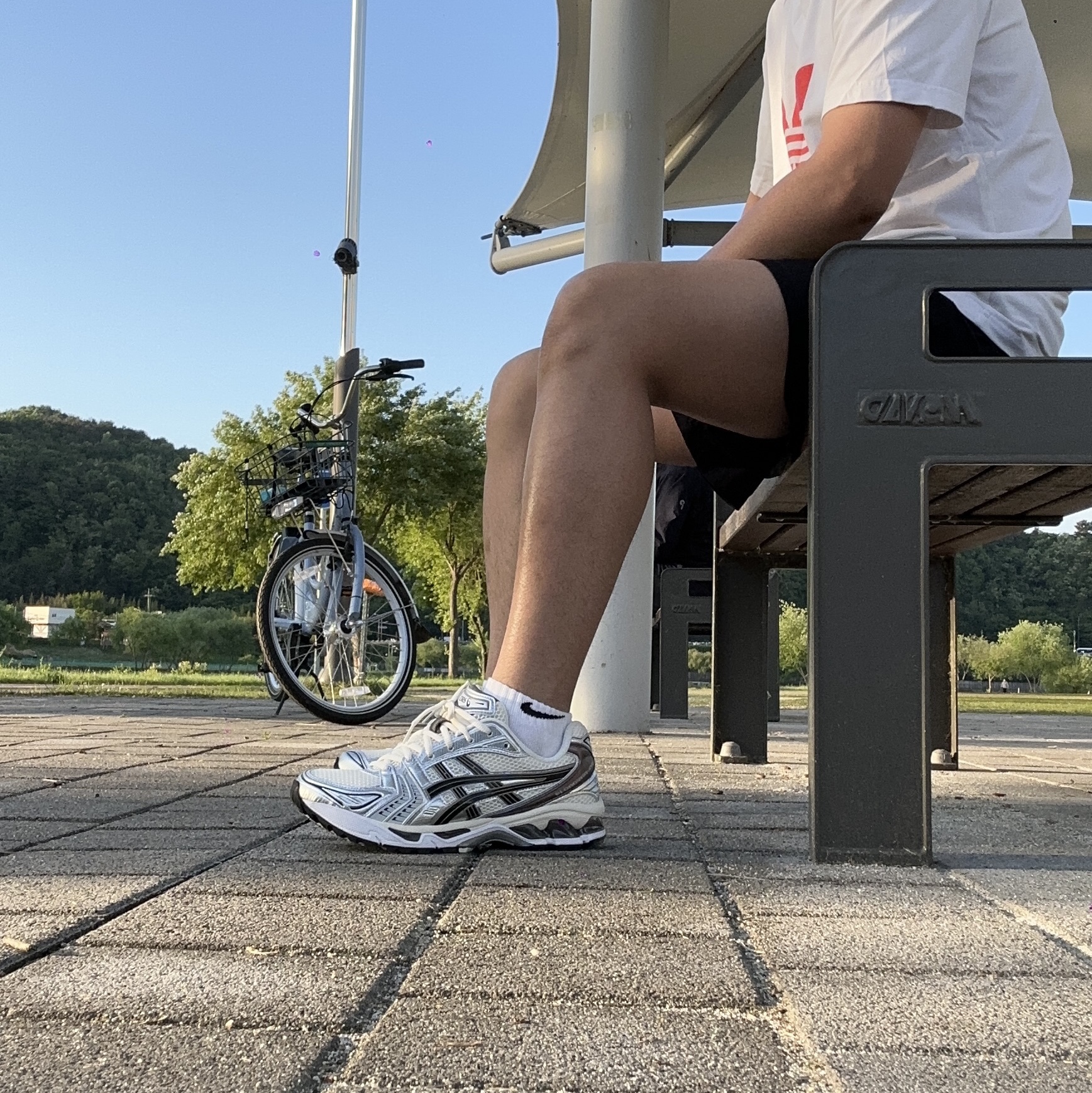 Asics Gel-Kayano 14 Cream Black 착용 스타일 - 4