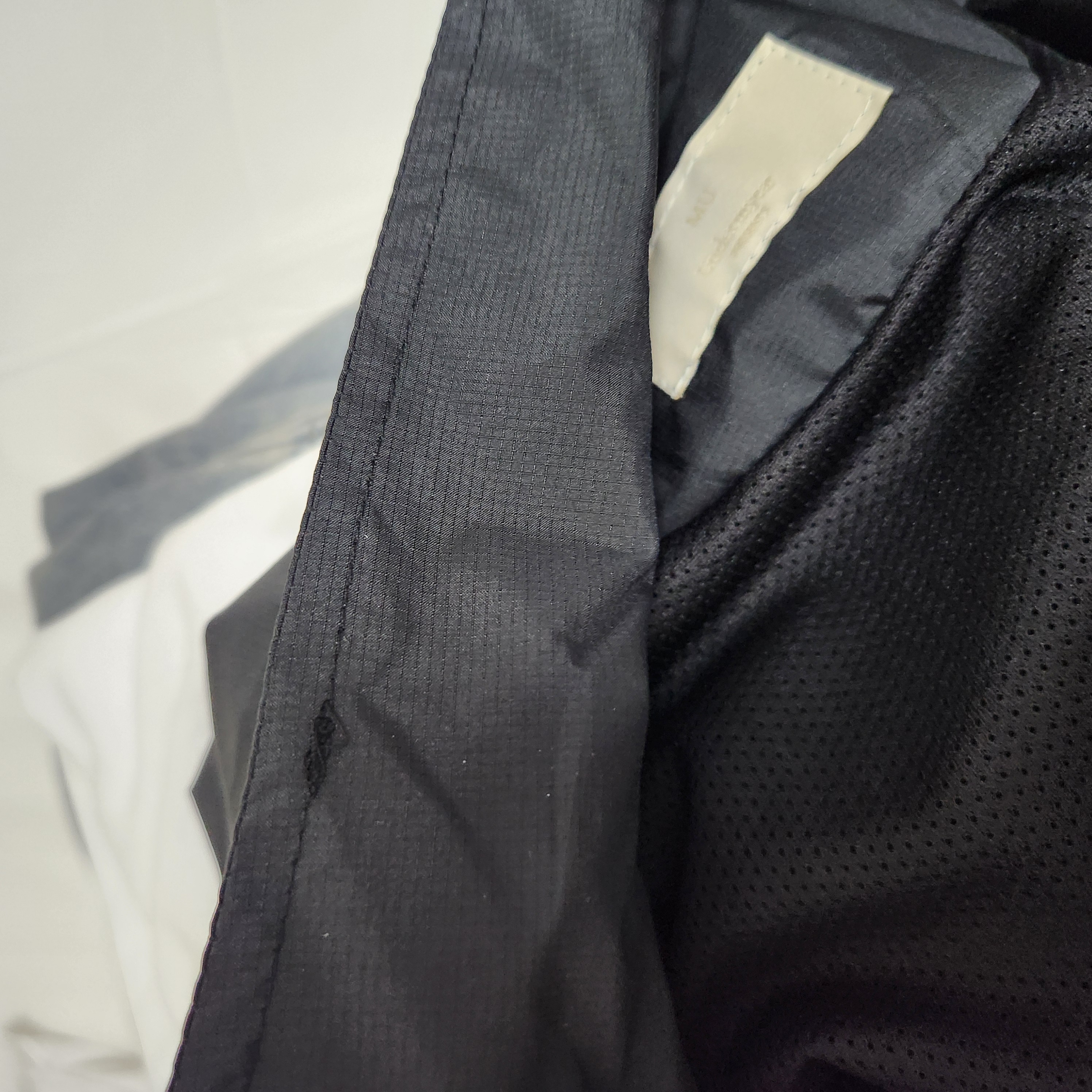 Undermycar Mu.24 Anti Fxxking Logo Play Crop Zip-up Jacket Black 착용 스타일