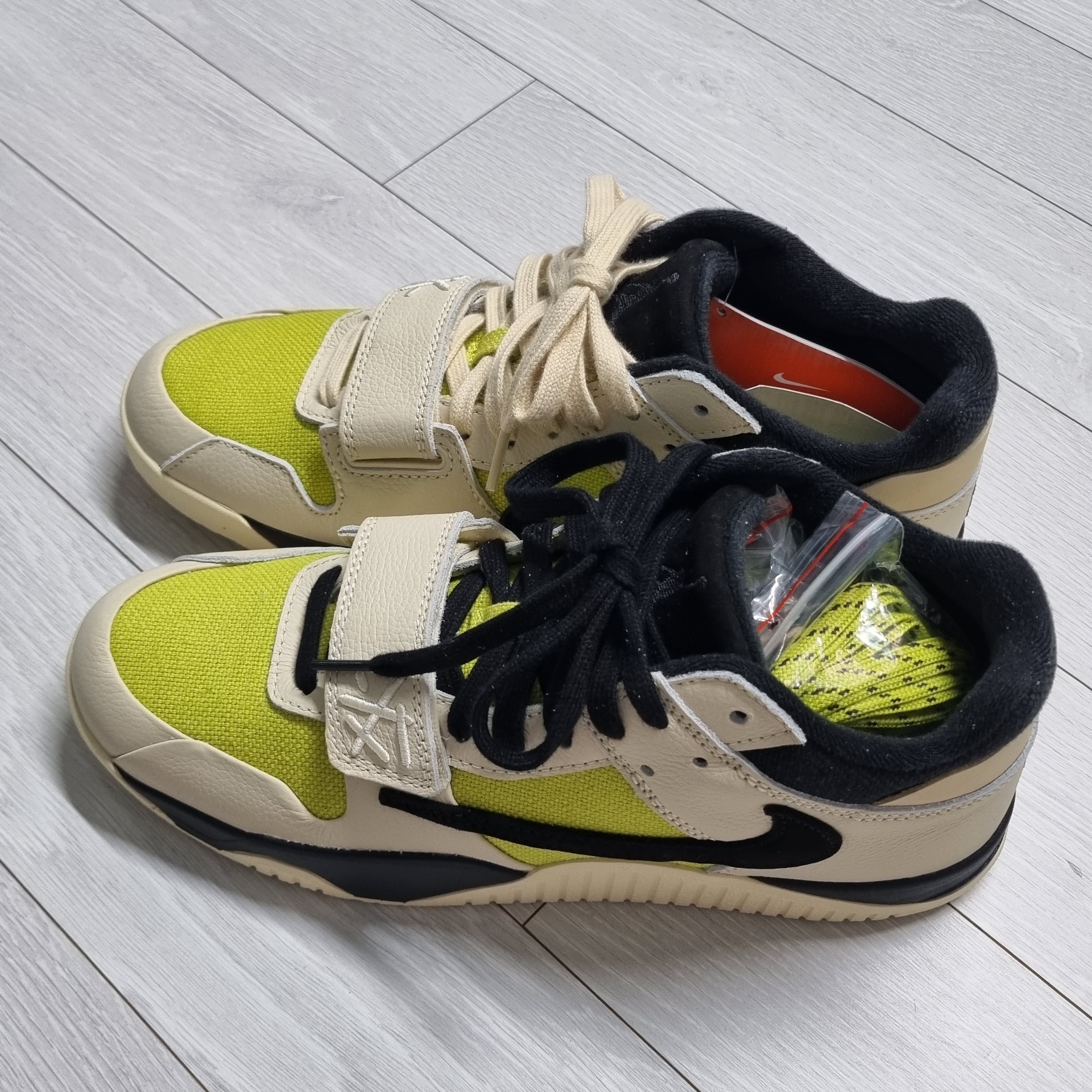 Jordan x Travis Scott Jumpman Jack TR Bright Cactus 착용 스타일 - 3