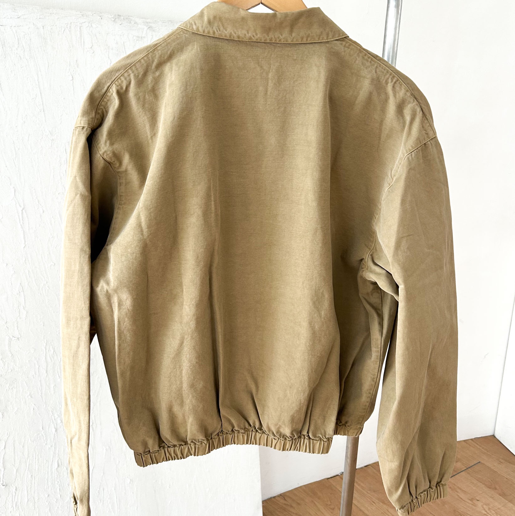 Auralee Product Dyed Finx Gabardine Swing Top Dyed Beige 착용 스타일 - 6