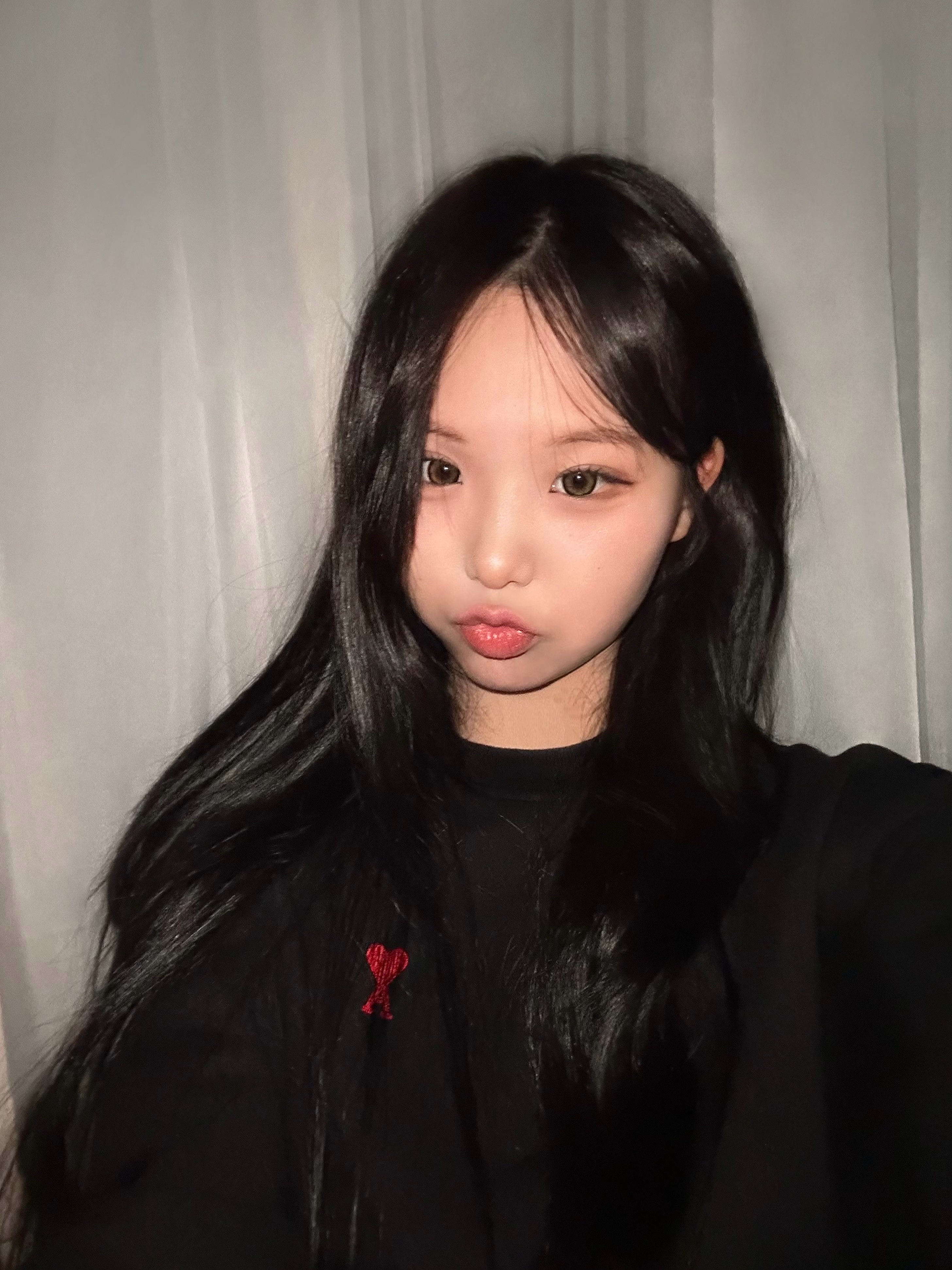 AMI de Coeur Sweatshirt Black 착용 스타일