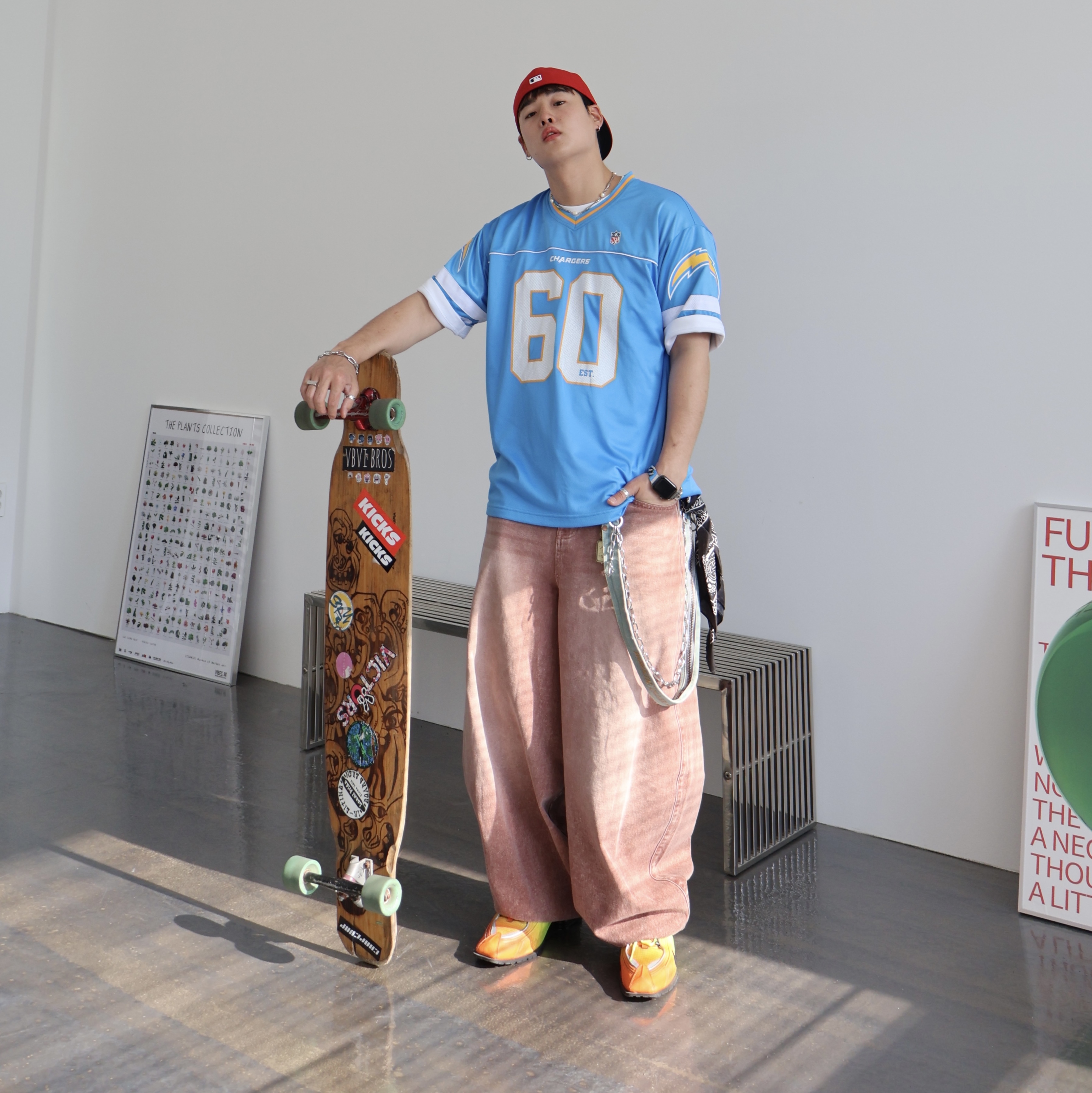 Nike x Martine Rose Shox MR4 Safety Orange 착용 스타일 - 2