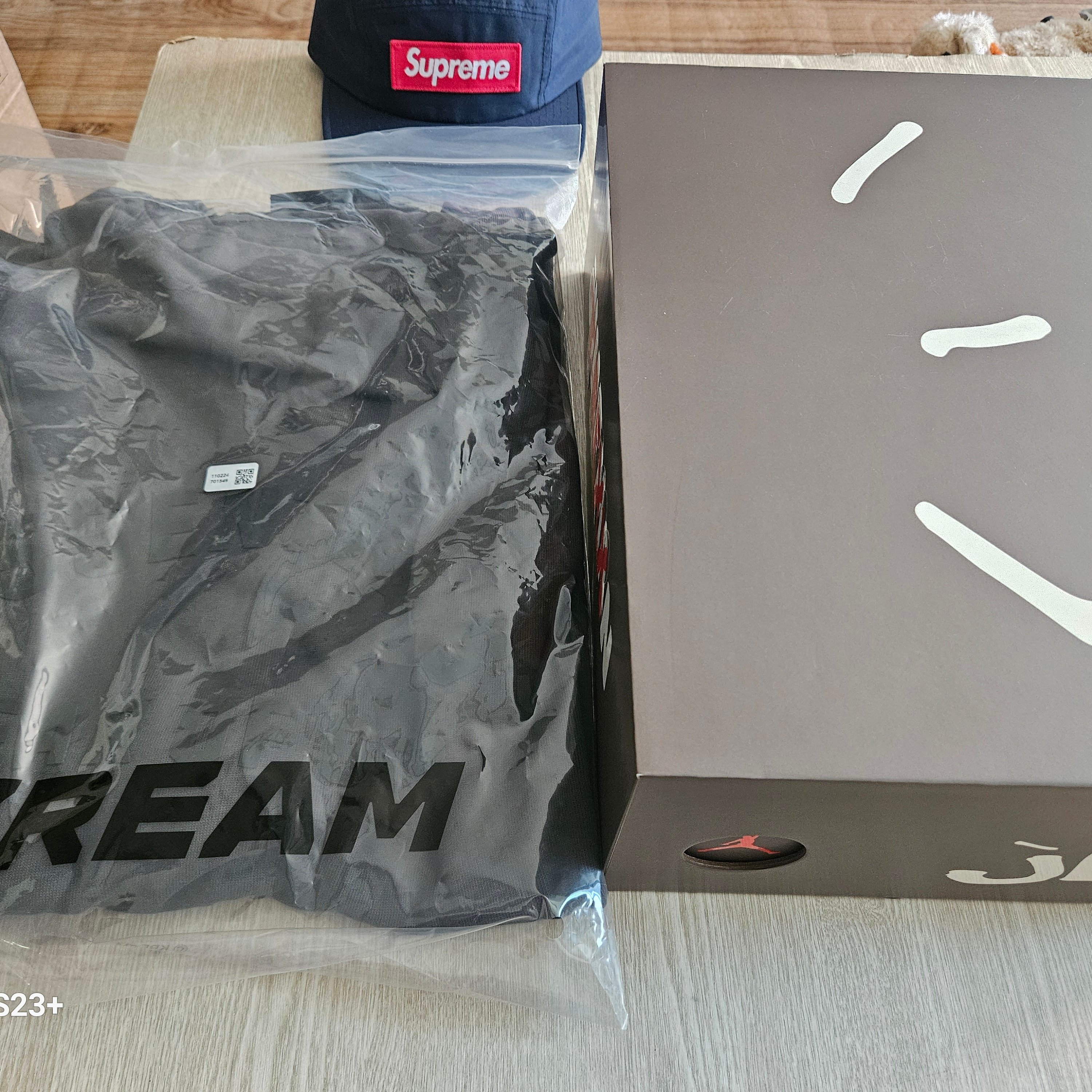 Jordan x Travis Scott Jumpman Jack TR Bright Cactus, Essentials Heavy Jersey Crewneck T-Shirt Ink - 24SS 착용 스타일 - 3