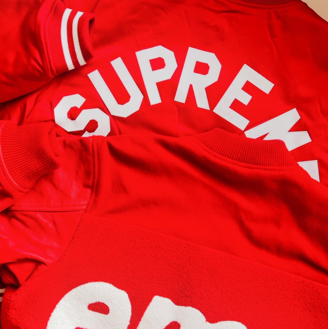 Supreme Mitchell & Ness Satin Varsity Jacket Red - 24FW 착용 스타일 - 3