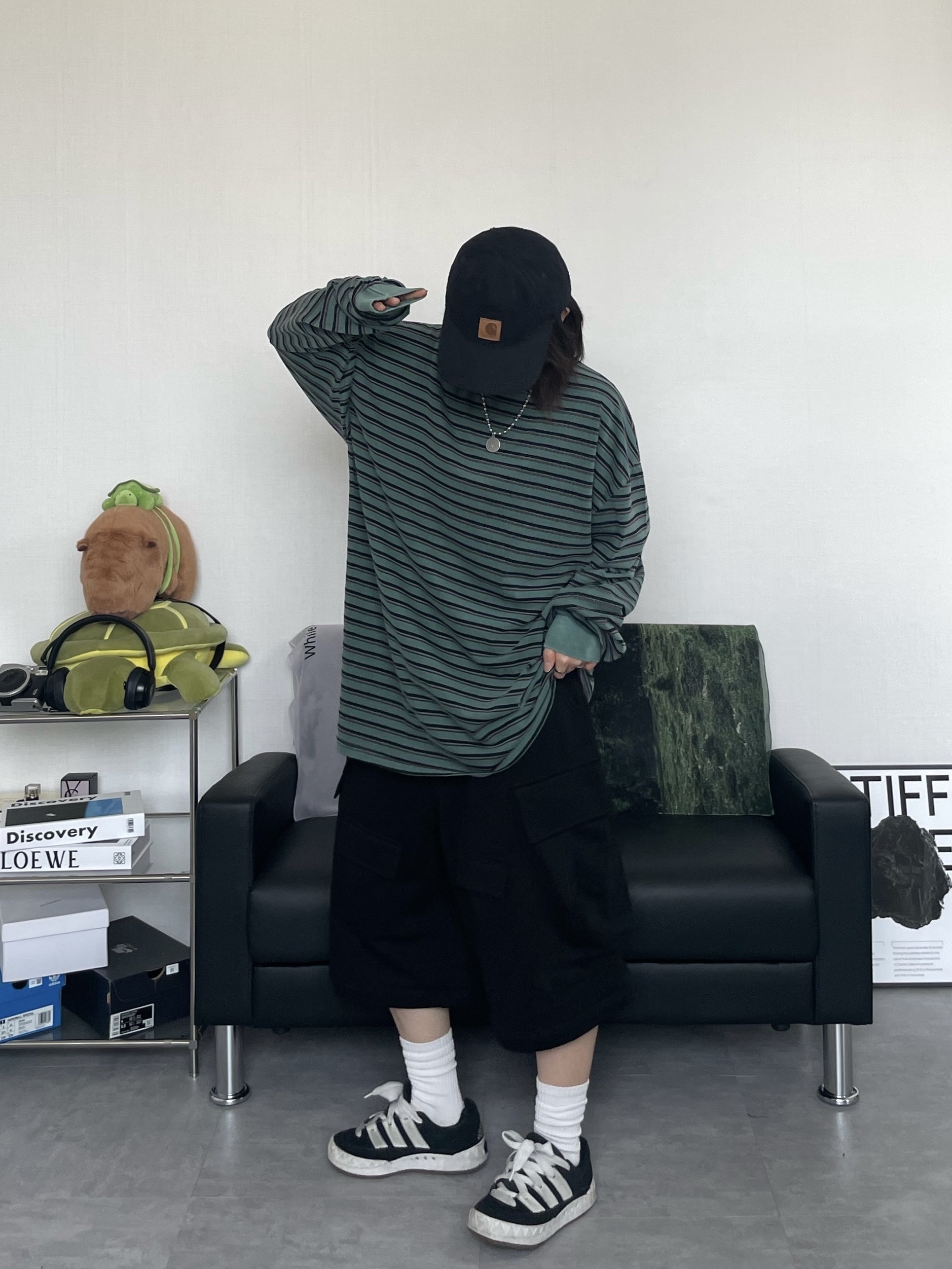 Adidas Adimatic Core Black, Carhartt Canvas Cap Black 착용 스타일 - 1