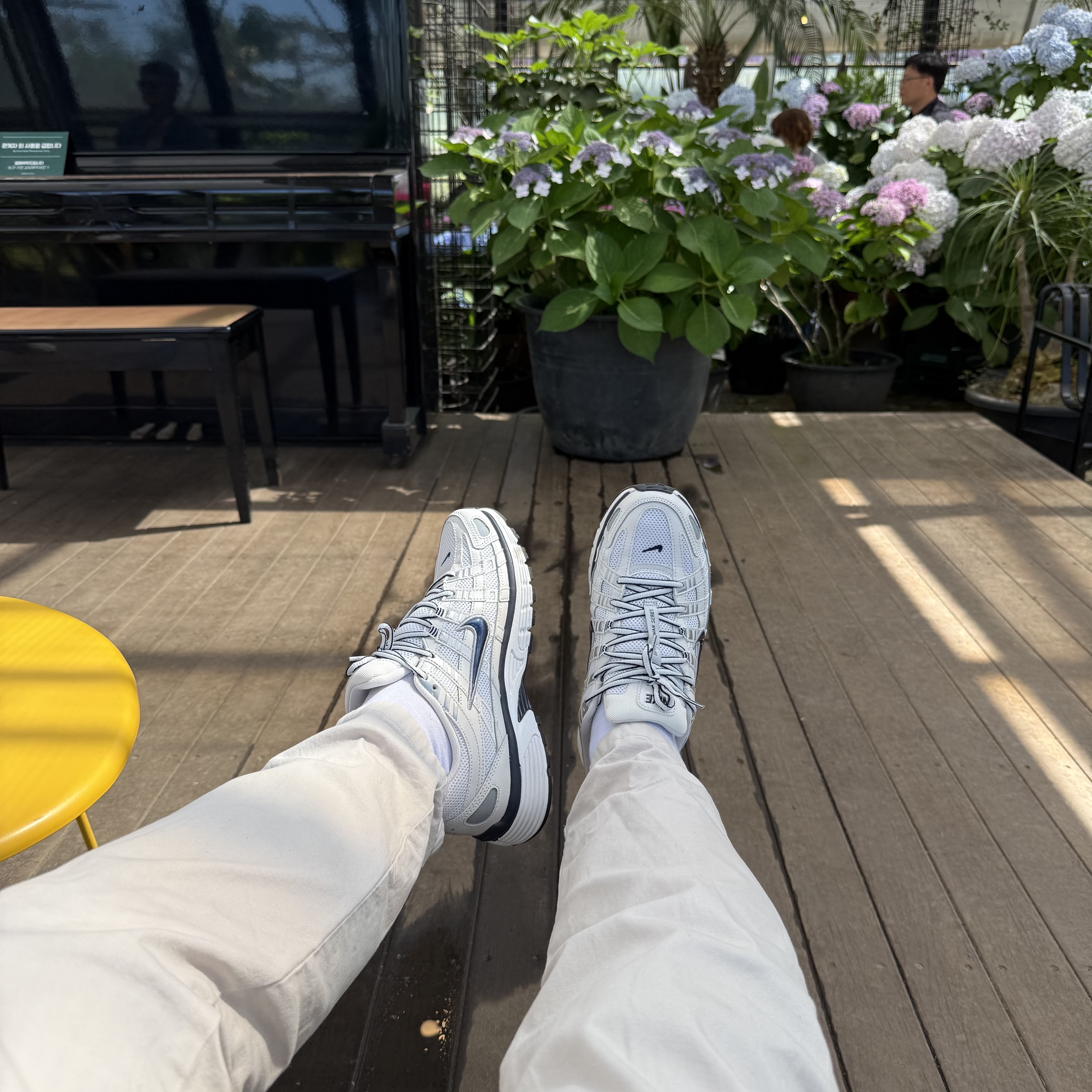 Nike P-6000 Phantom Summit White 착용 스타일