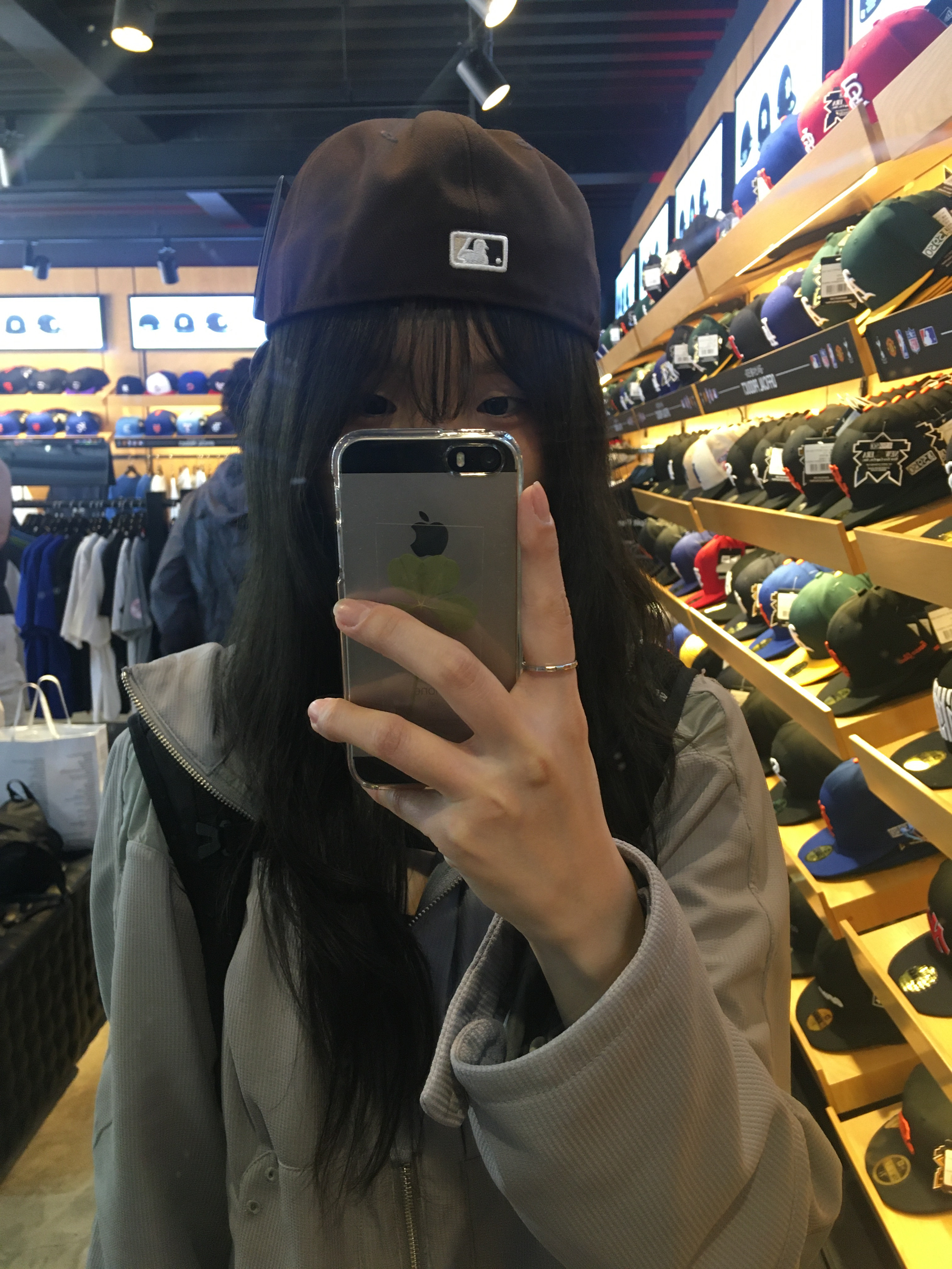 New Era 59Fifty MLB Seoul Series San Diego Padres Walnut, Sansan Gear Dual-Shade Jacket Grey 착용 스타일 - 1