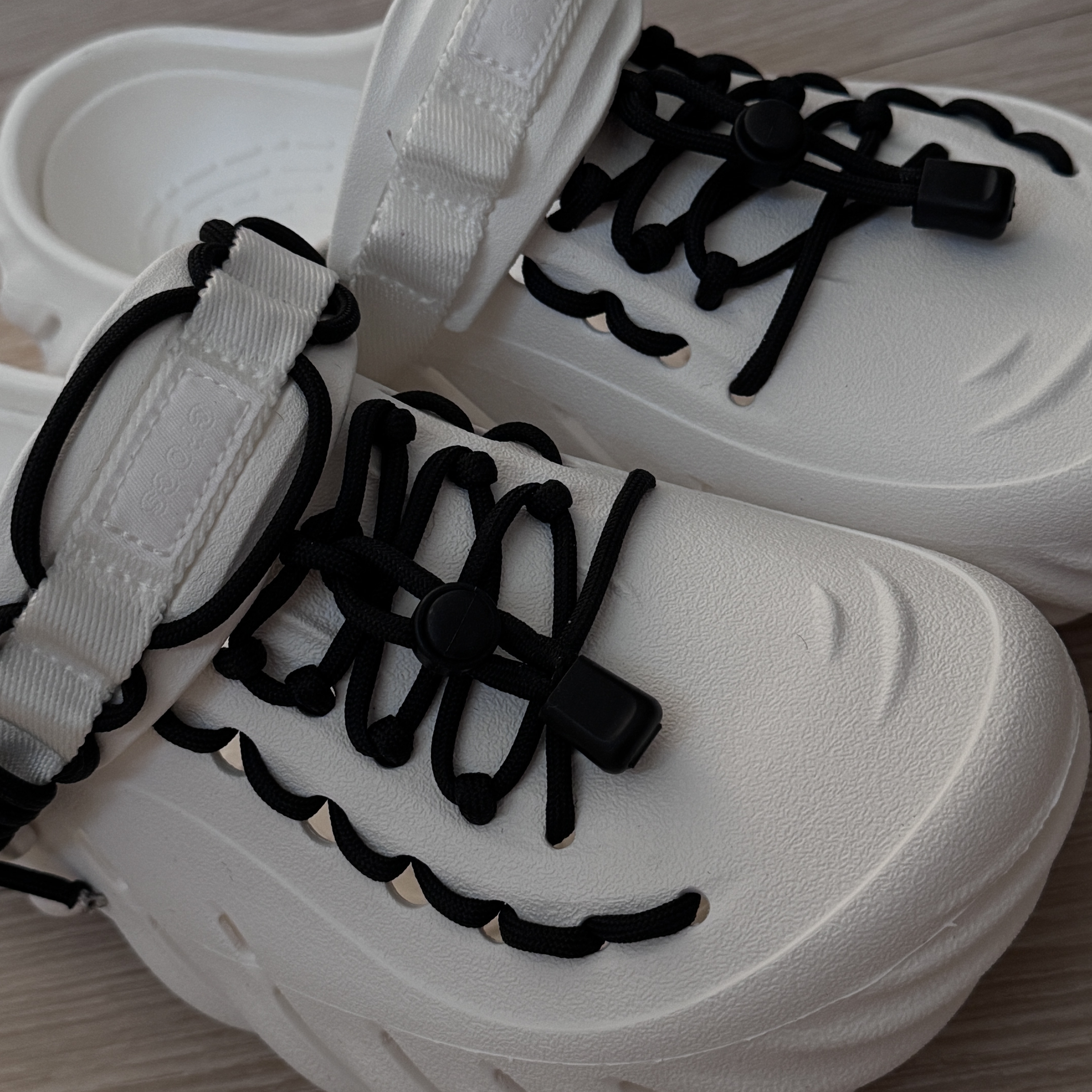 Crocs Echo Clog White 착용 스타일
