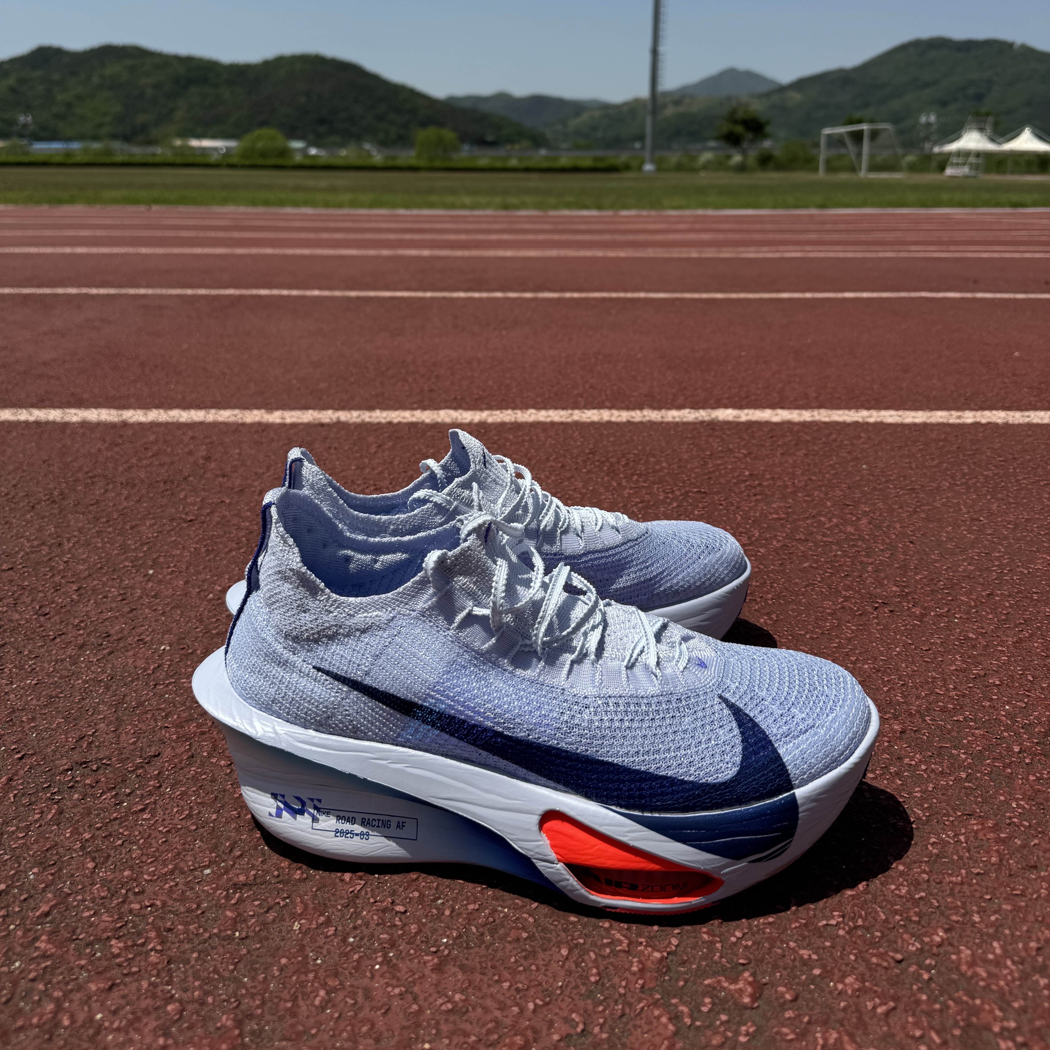 Nike Air Zoom Alphafly Next% 3 Football Grey Ghost 착용 스타일 - 2