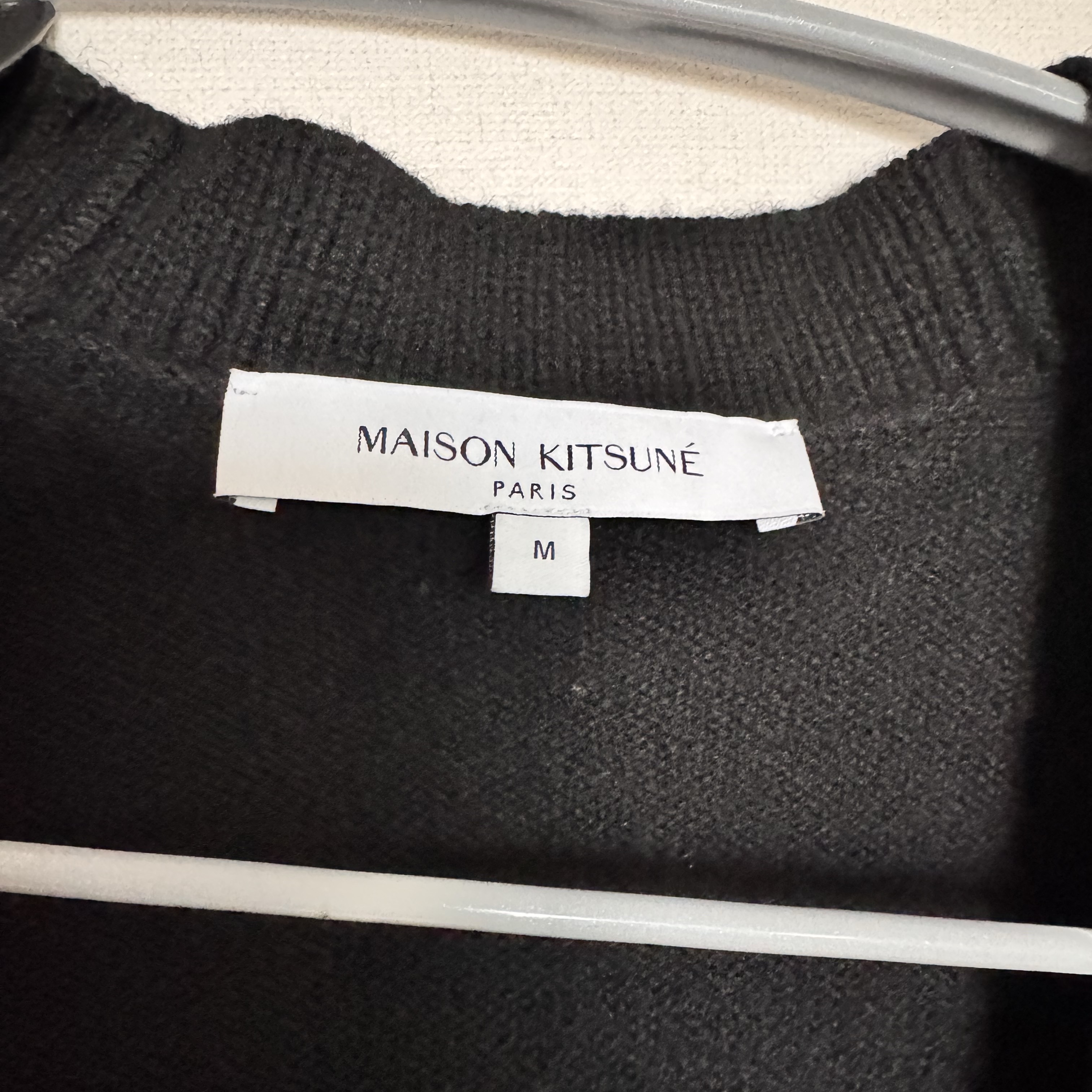 (W) Maison Kitsune Baby Fox Patch Boxy Cardigan Black 착용 스타일 - 3