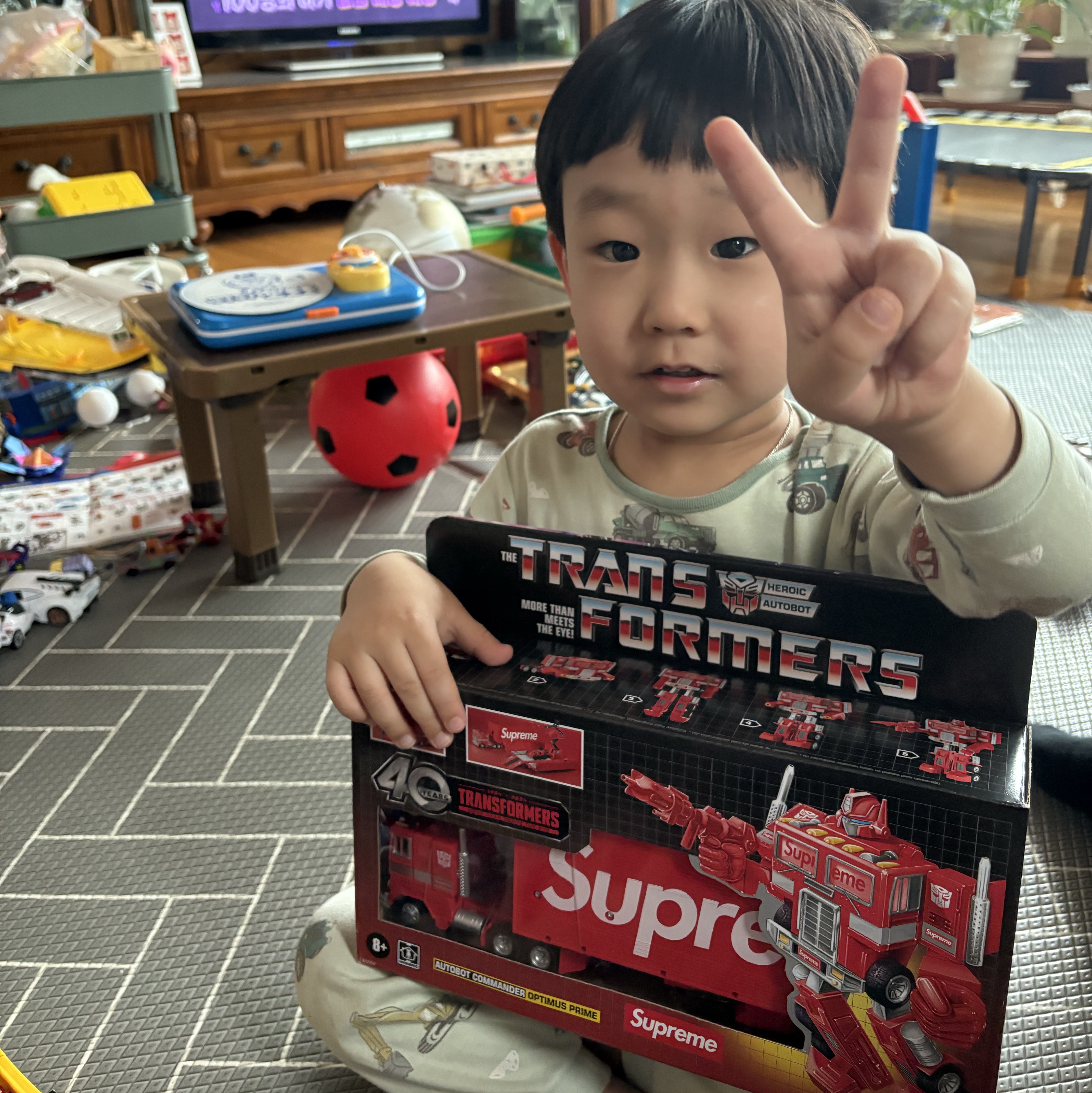 Supreme x Transformers G1 Optimus Prime Figure Red - 25SS (Korean Ver.), (TD) Jordan 4 Retro Fear 2024 착용 스타일 - 1