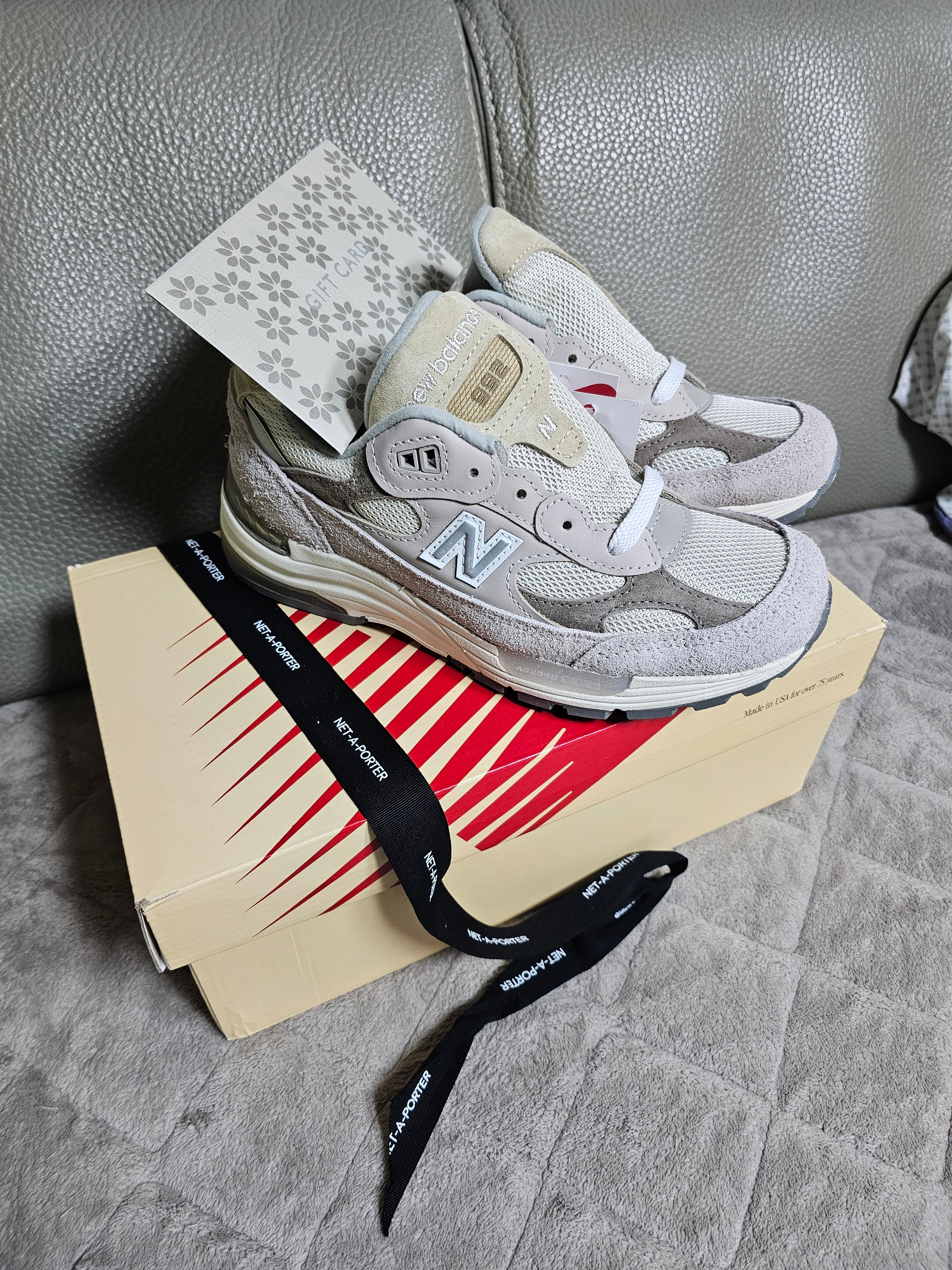 New Balance 992 Made in USA Moonrock Mushroom 착용 스타일