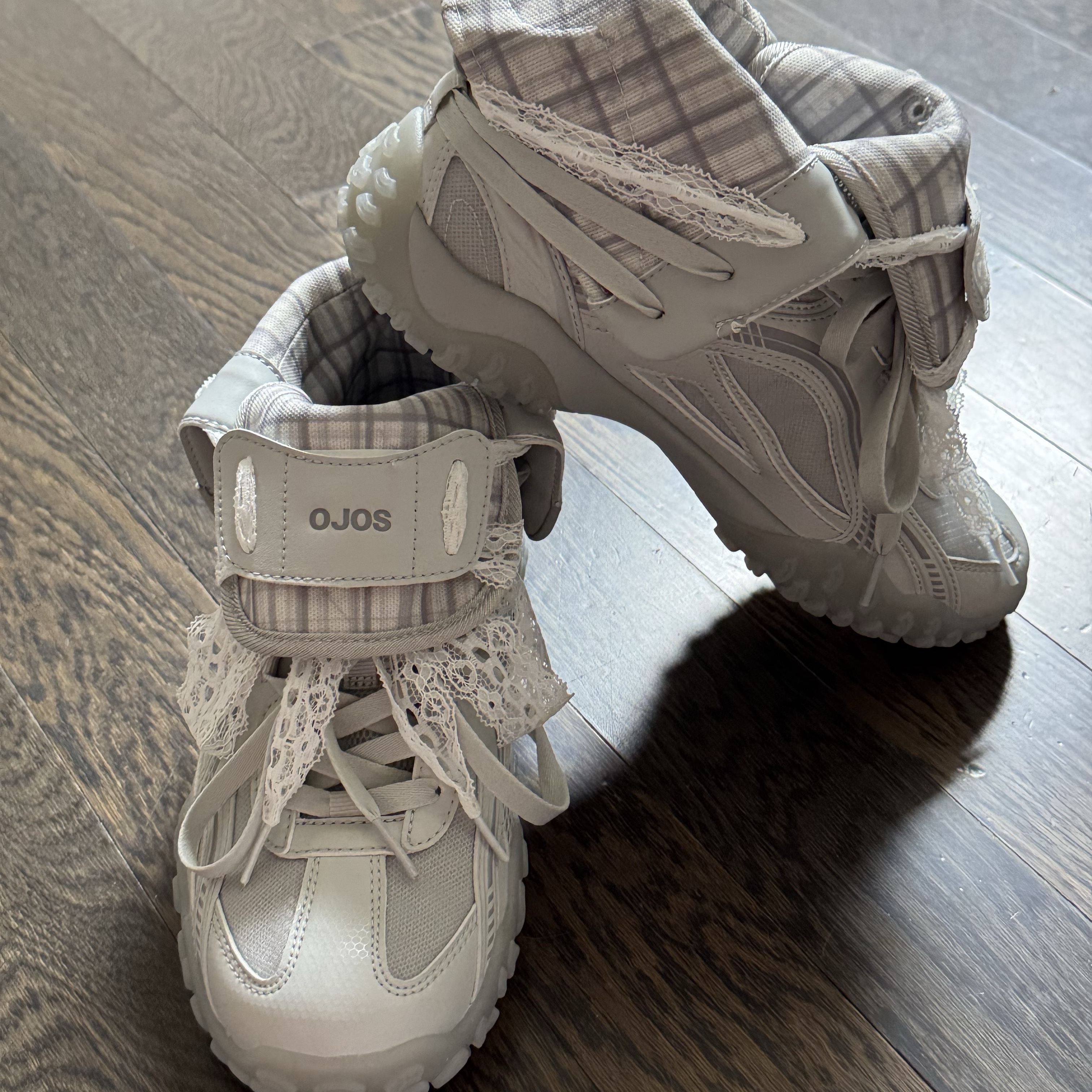 Fila x Ojos Echappe Mid Grey 착용 스타일 - 2
