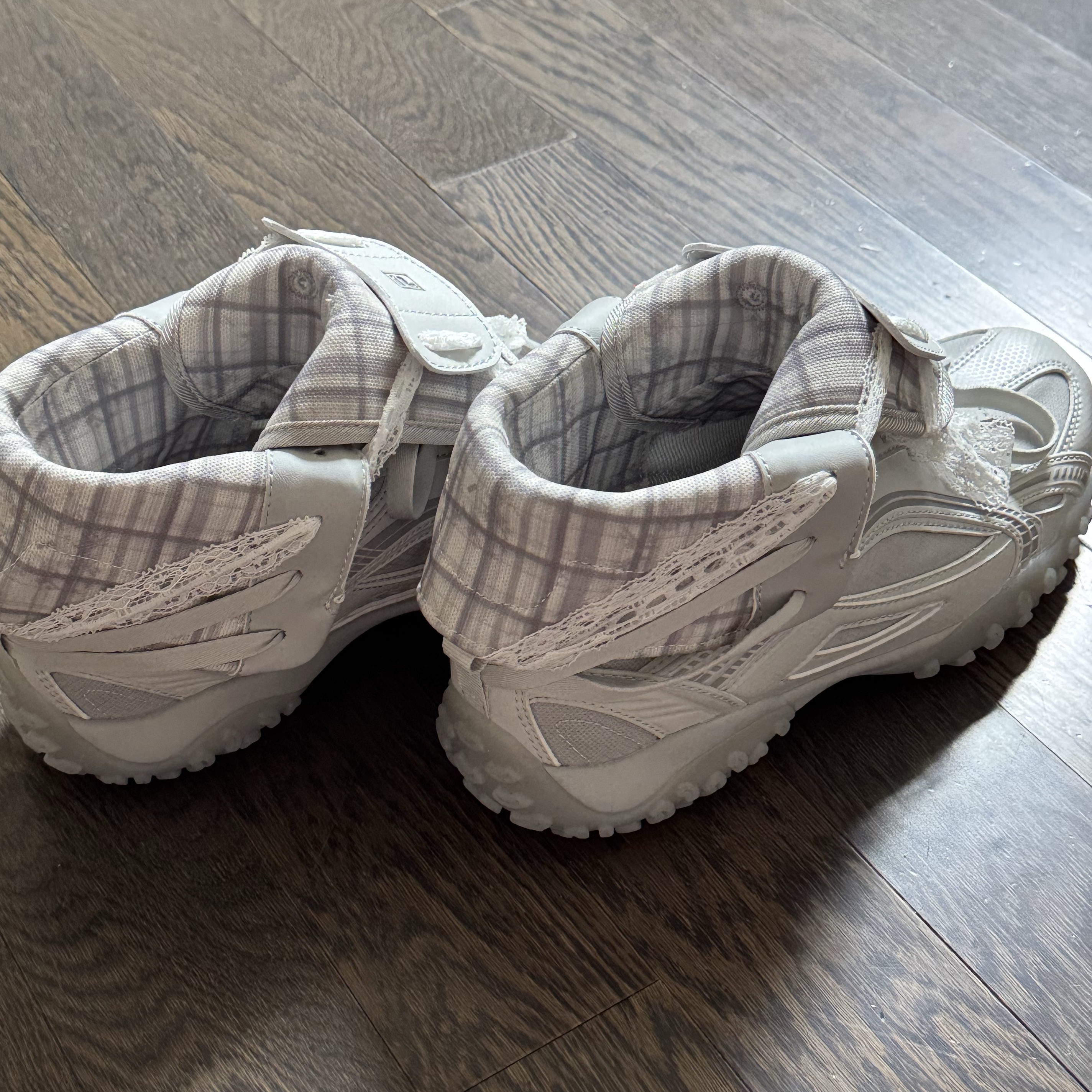 Fila x Ojos Echappe Mid Grey 착용 스타일 - 3