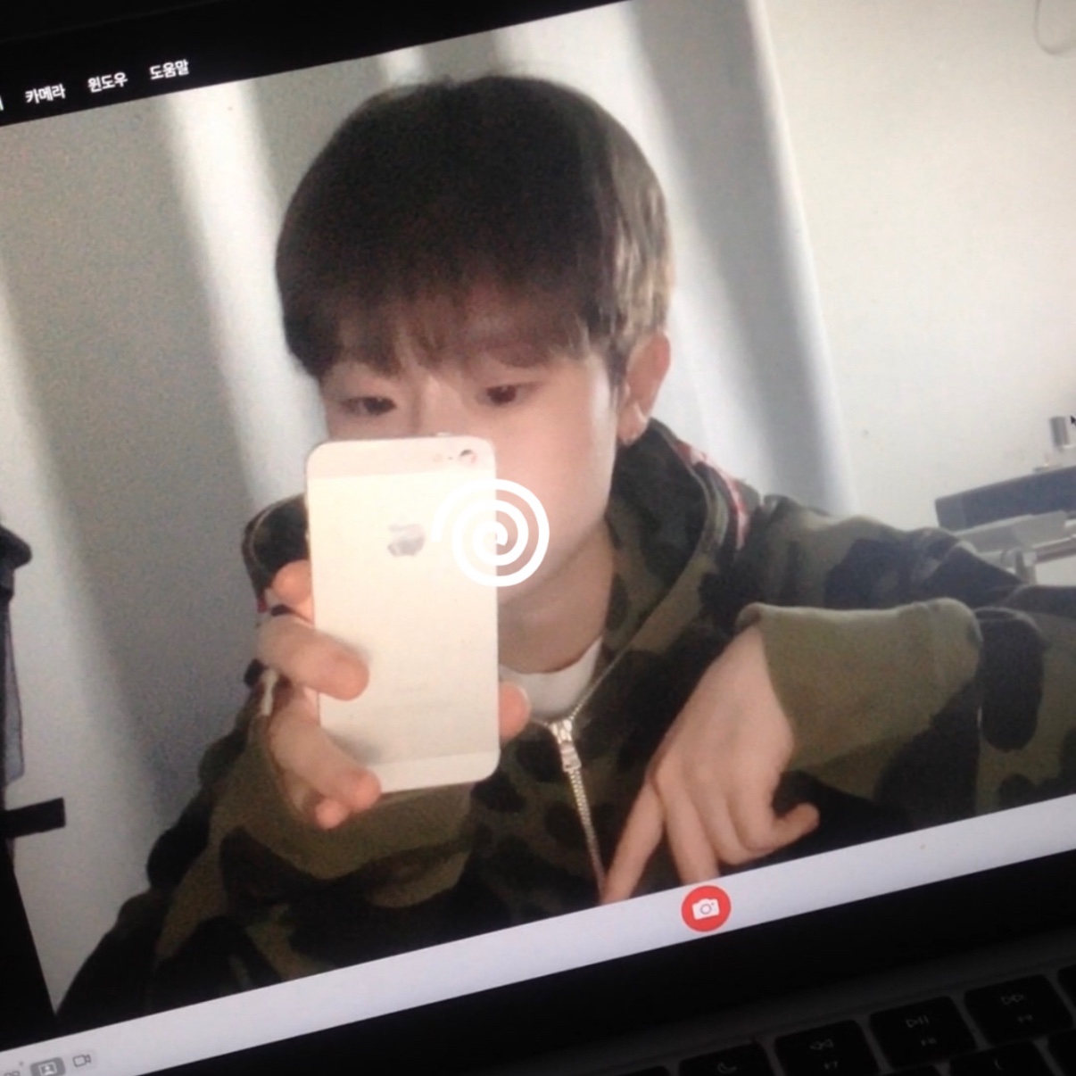 BAPE 1st Camo Shark Full Zip Hoodie Army Green 착용 스타일