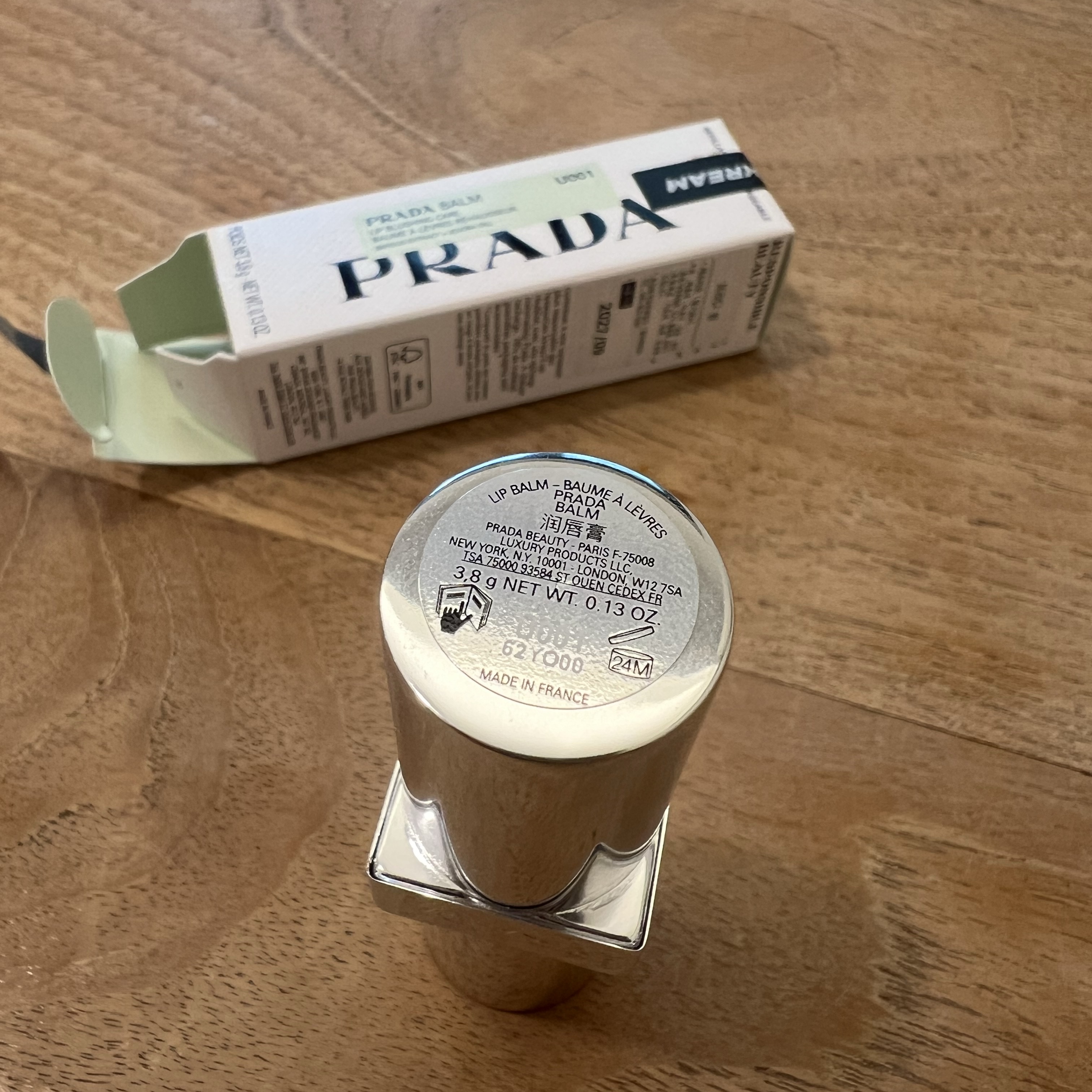 Prada Blushing Care Lip Balm U001 Astral Pink 착용 스타일 - 3