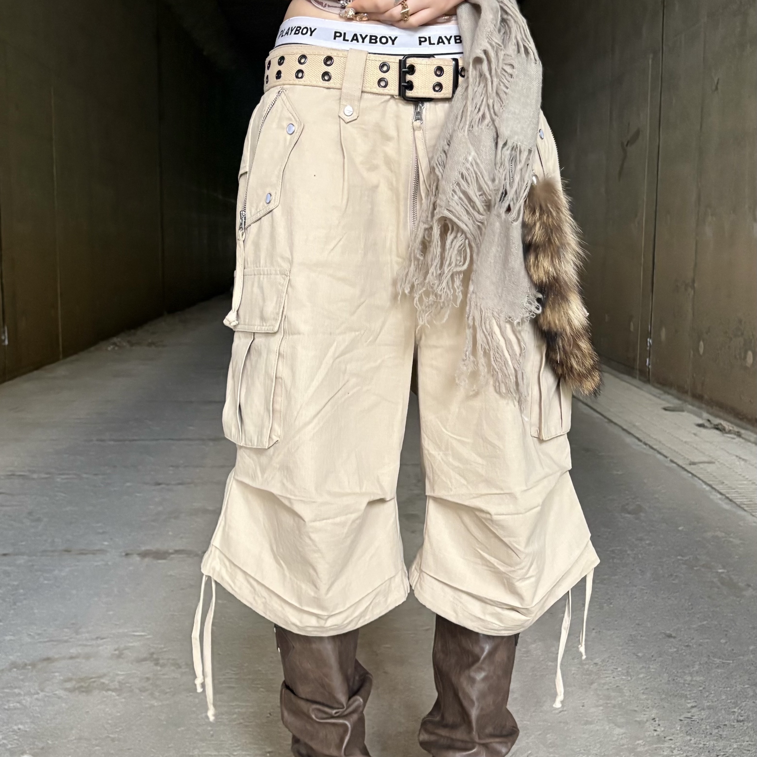 Thevinylhouse Western Cargo Shorts Beige 착용 스타일 - 4