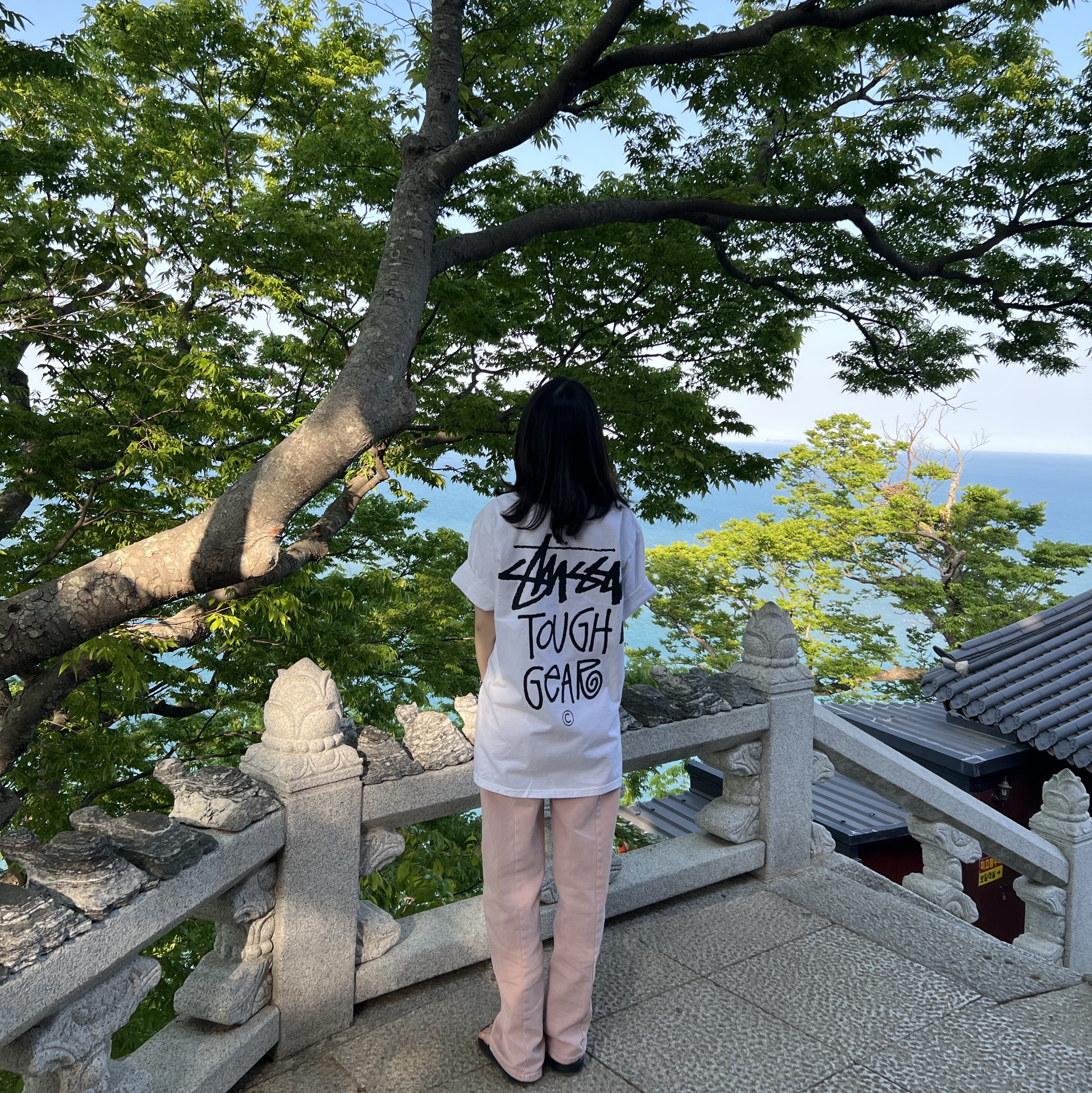 Stussy Tough Gear T-Shirt White 착용 스타일 - 1