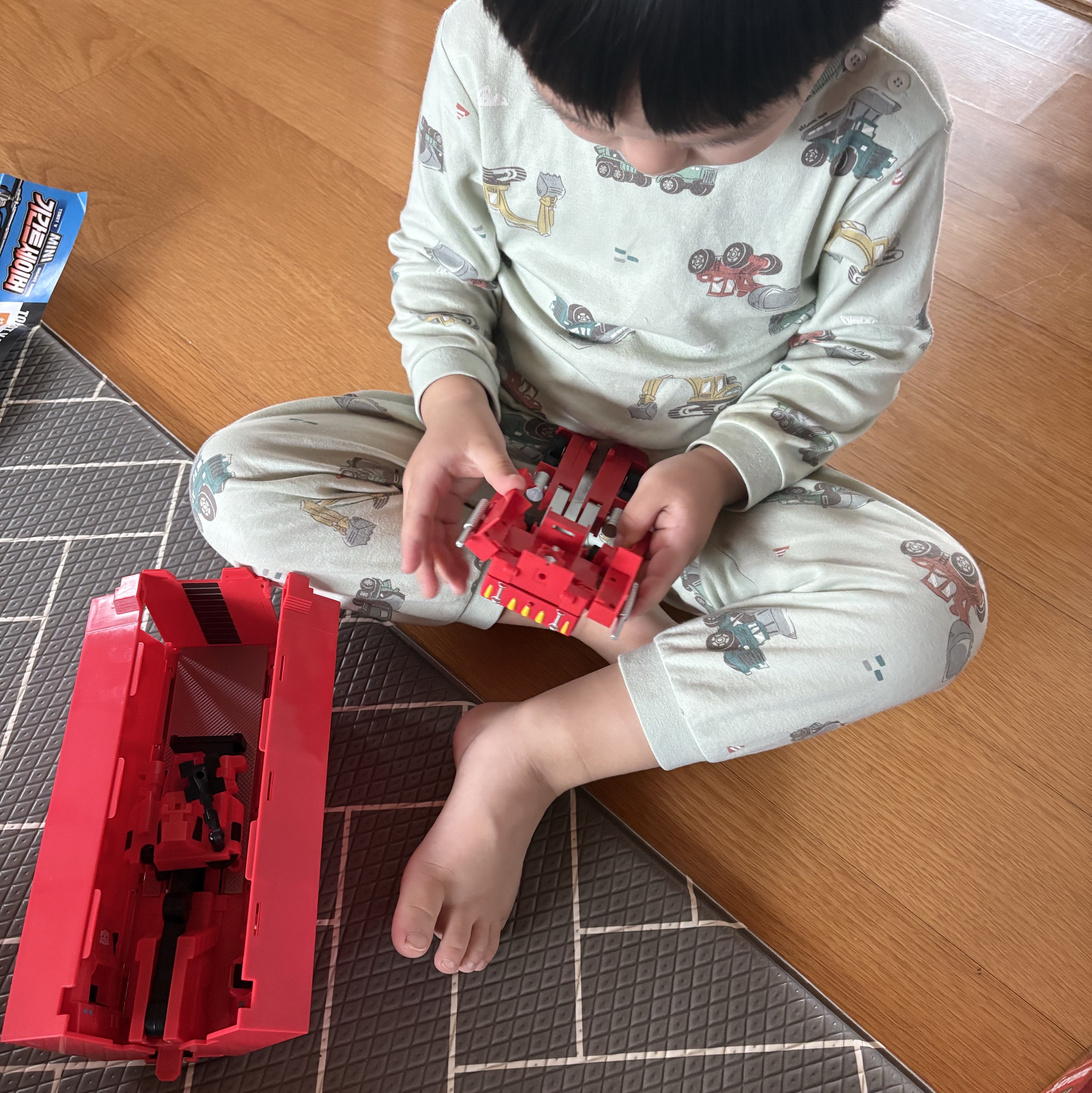 Supreme x Transformers G1 Optimus Prime Figure Red - 25SS (Korean Ver.), (TD) Jordan 4 Retro Fear 2024 착용 스타일 - 3