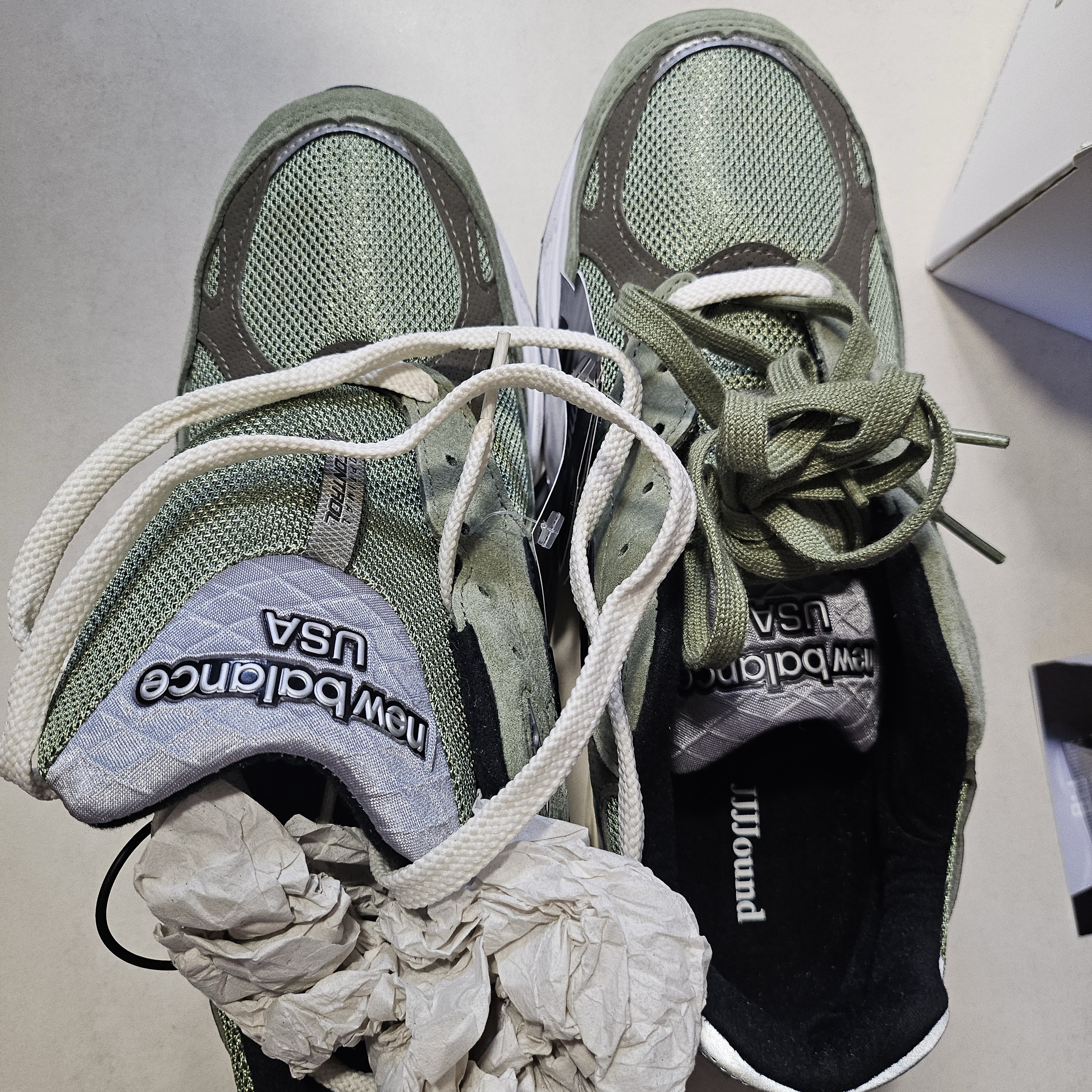 New Balance x JJJJound 990v3 Olive 착용 스타일
