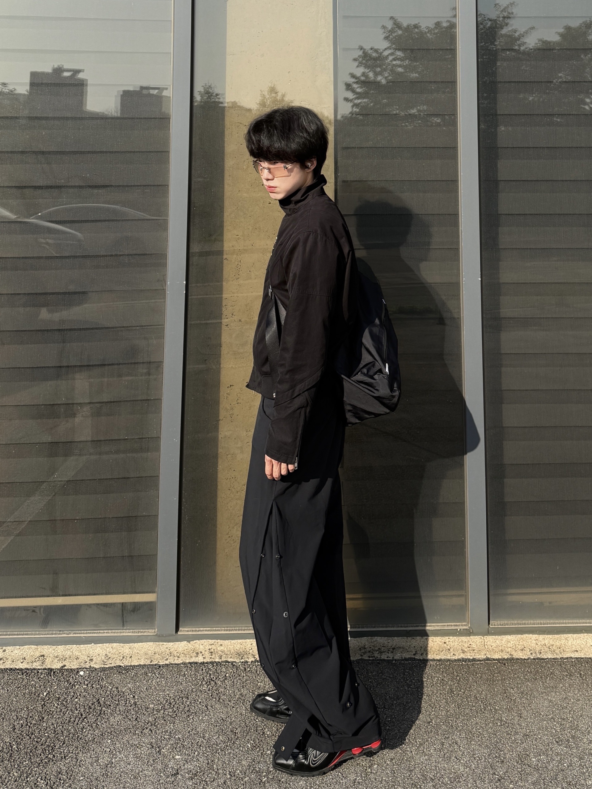Nonnod Flexible Pants Black, Nike x Martine Rose Shox MR4 Black 착용 스타일 - 3