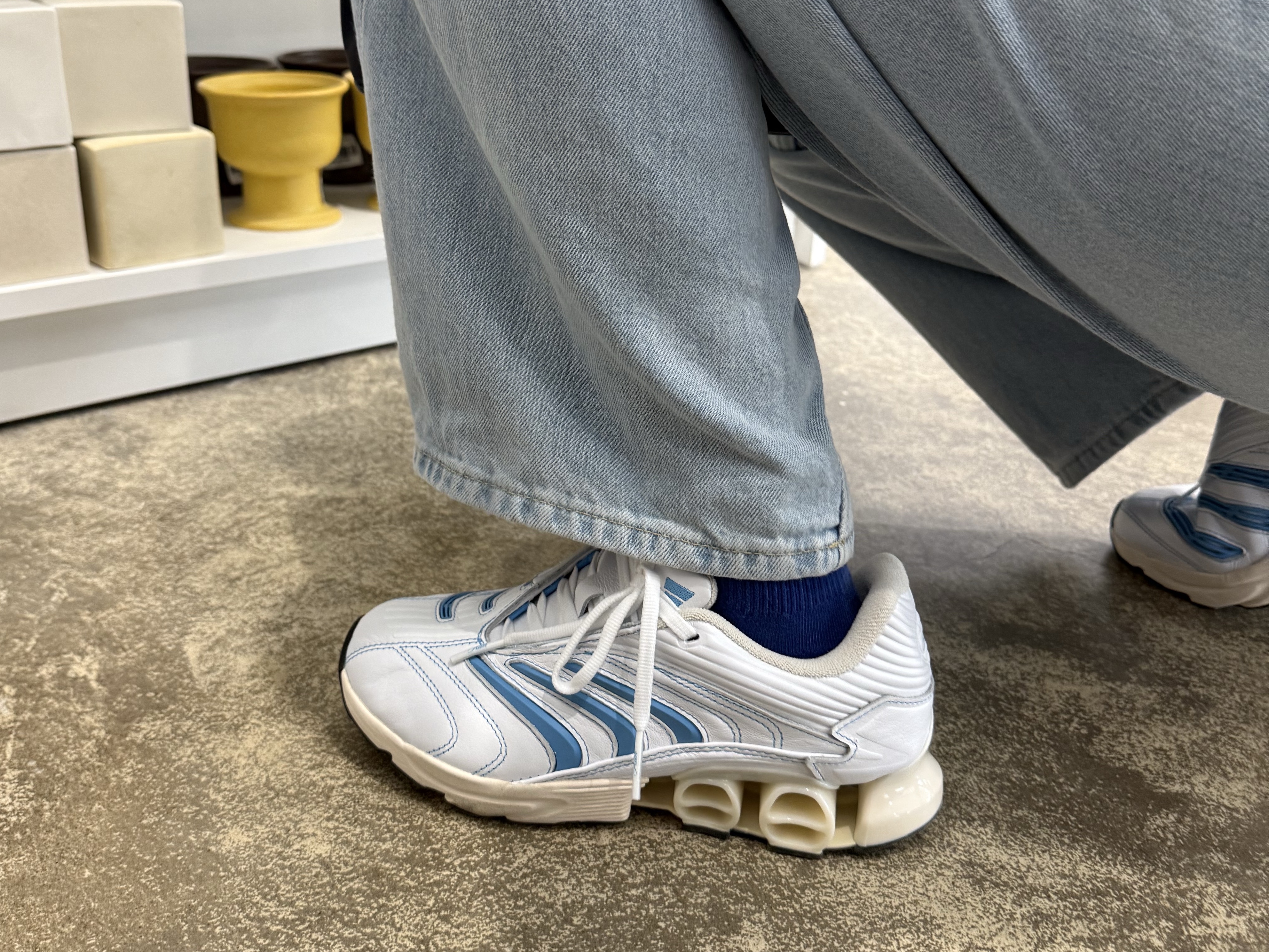 Adidas x Kith Football Predator Megaride White Blue 착용 스타일 - 4