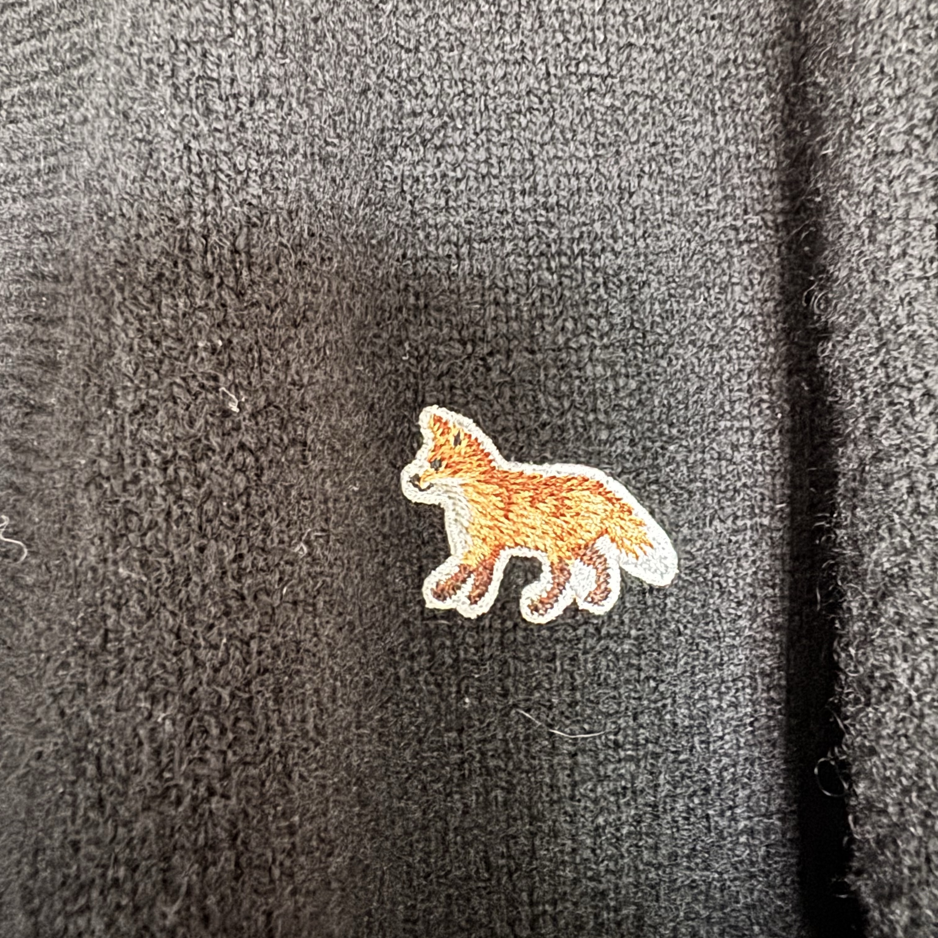 (W) Maison Kitsune Baby Fox Patch Boxy Cardigan Black 착용 스타일 - 2