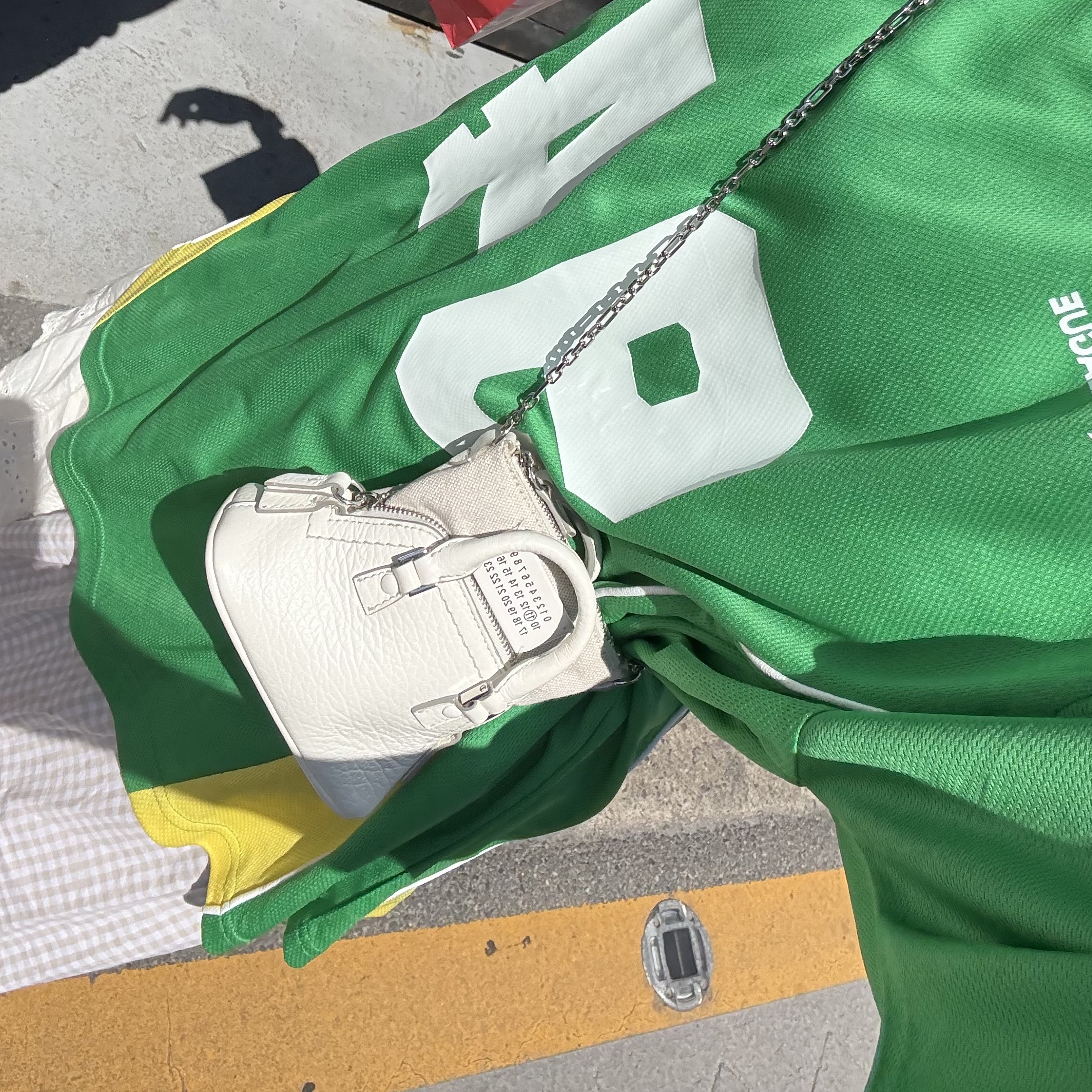 Maison Margiela 5AC Classique Baby Bag White, K League x Sanrio Characters 2025 Football Jersey Pochacco Jeonbuk Hyundai Motors Green 착용 스타일 - 2