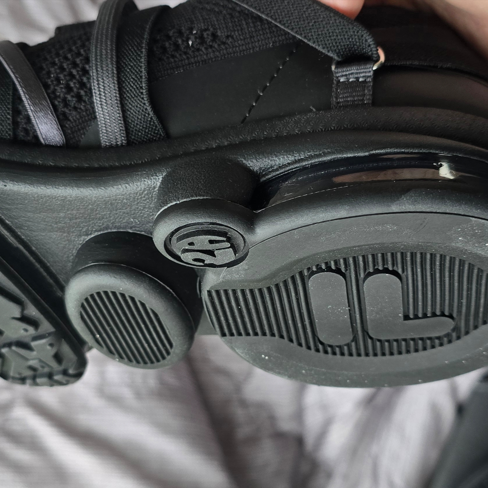 (W) Fila x Ojos RGB Pier 3.0 MJ Black 착용 스타일 - 3
