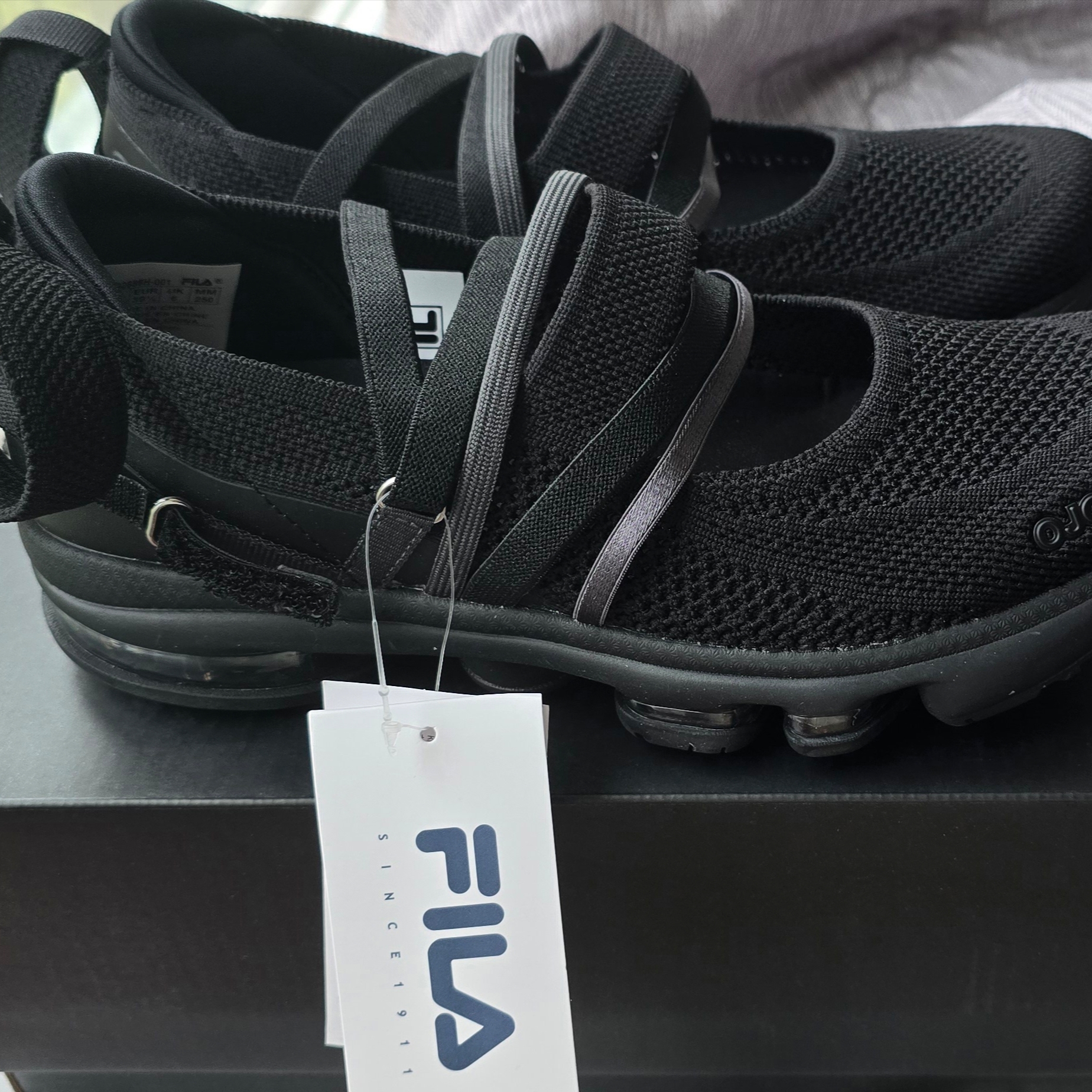 (W) Fila x Ojos RGB Pier 3.0 MJ Black 착용 스타일 - 1