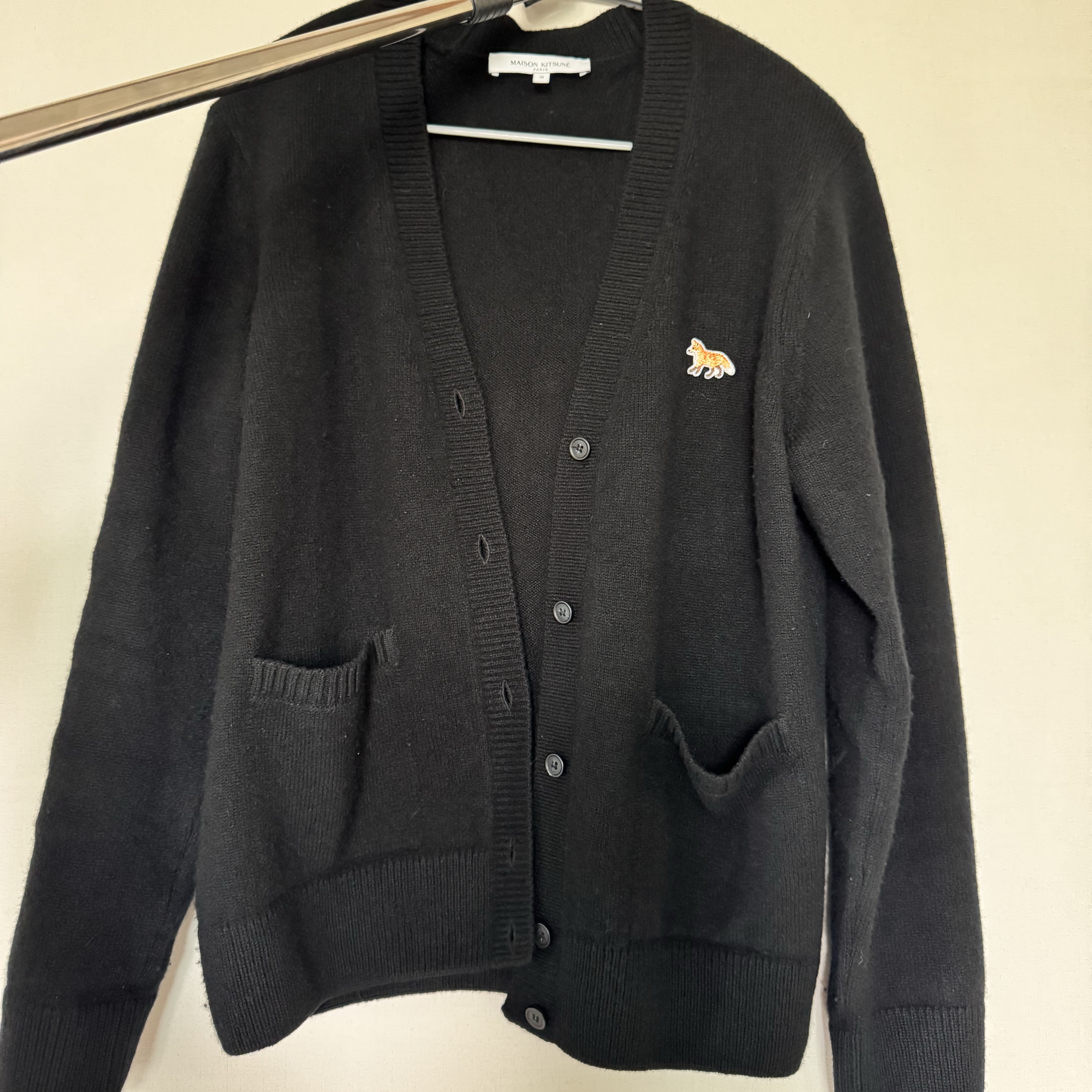 (W) Maison Kitsune Baby Fox Patch Boxy Cardigan Black 착용 스타일 - 1