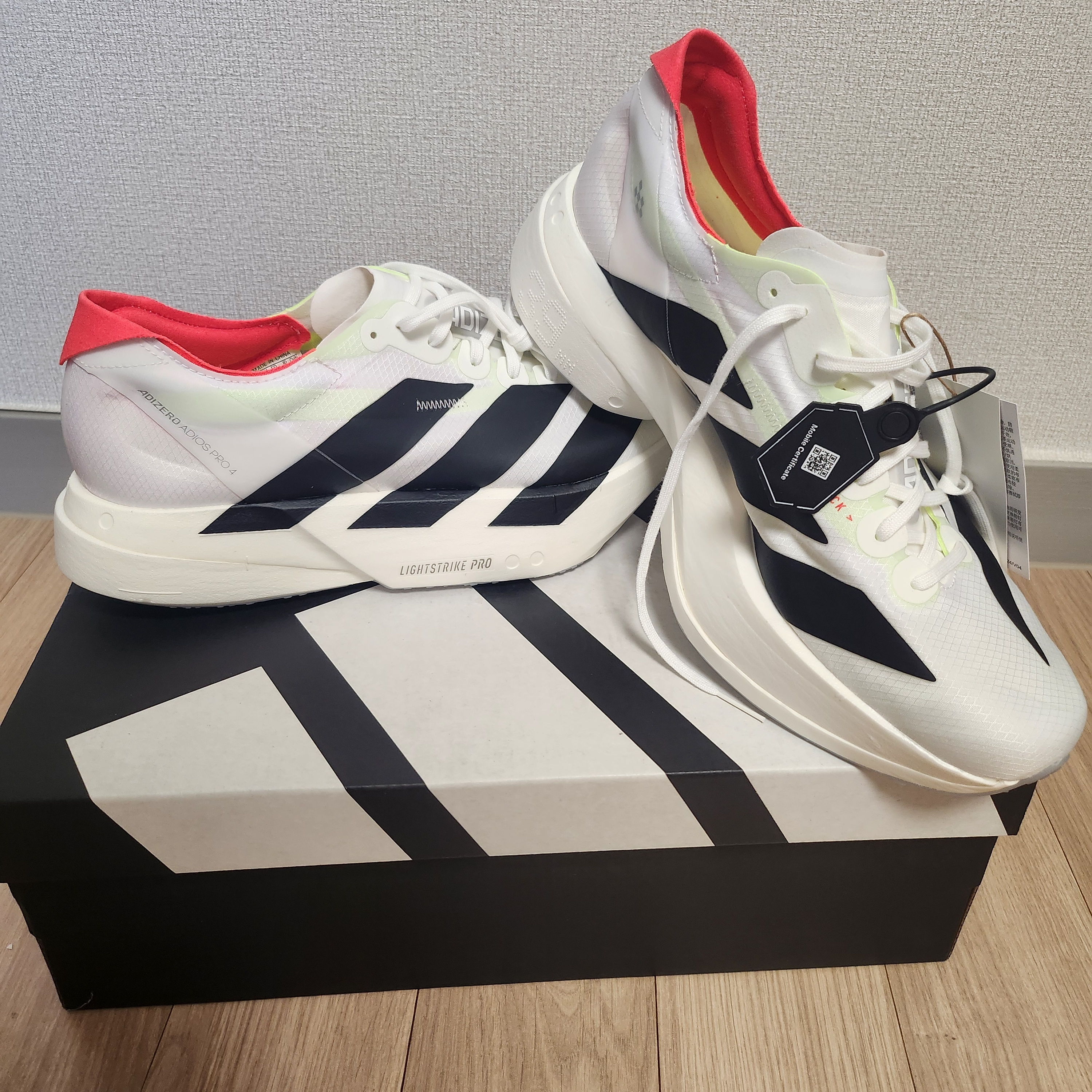 Adidas Adizero Adios Pro 4 Cloud White Core Black 착용 스타일