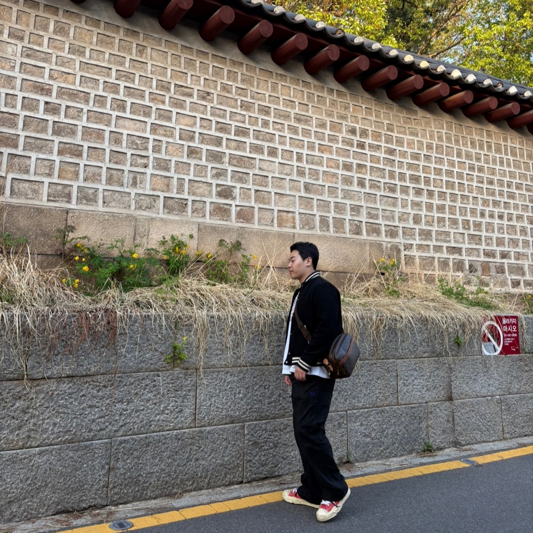 Maison Mihara Yasuhiro Hank VL OG Sole Canvas Low-top Sneakers Red, Needles String Fatigue Cotton Pants Black 착용 스타일 - 1