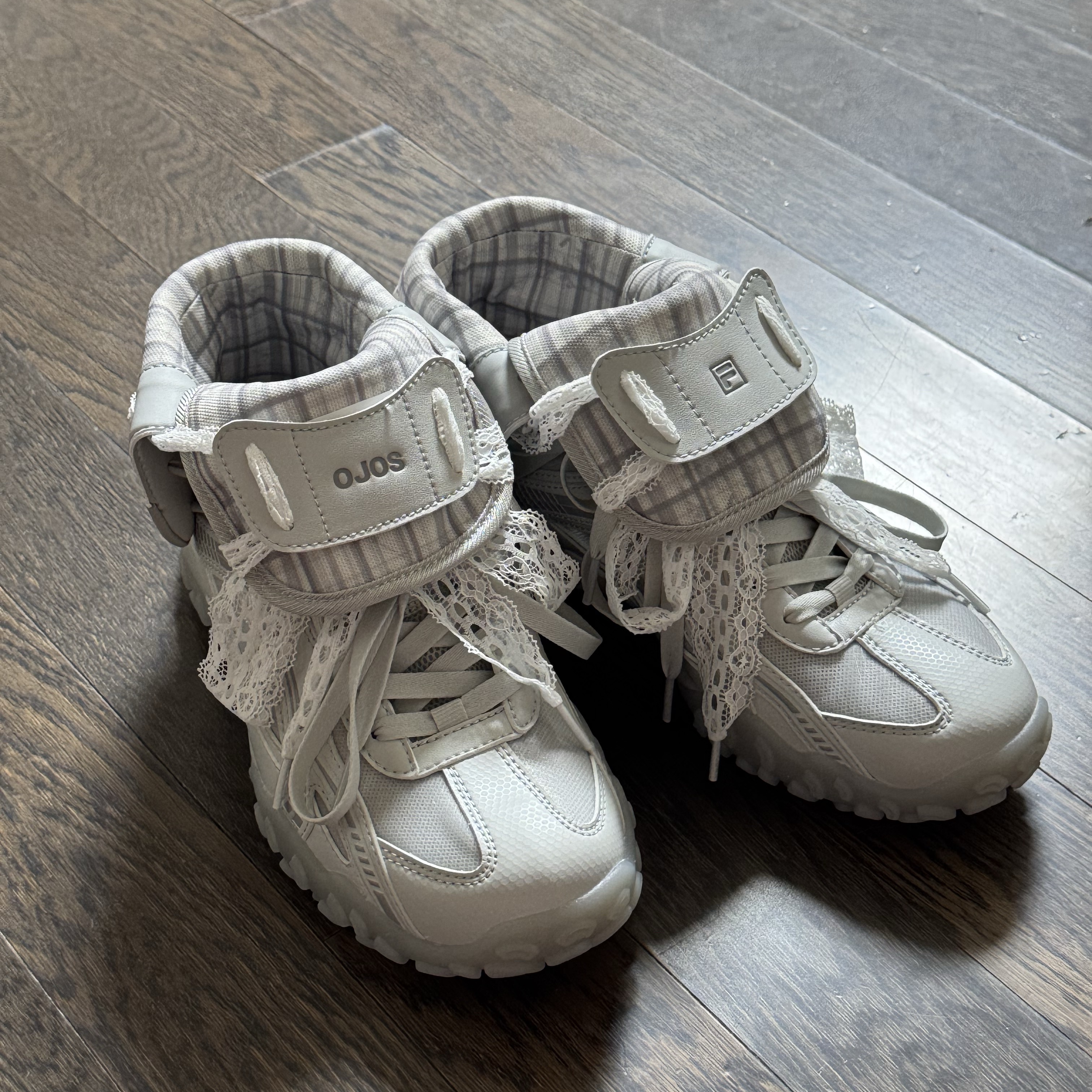 Fila x Ojos Echappe Mid Grey 착용 스타일 - 1